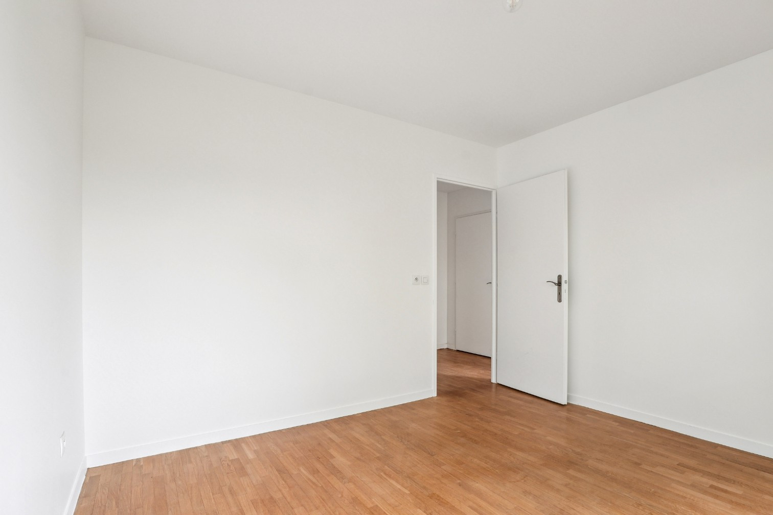 
                                                Vente
                                                 Appartement 3 pièces avec balcon - Saint-Ouen