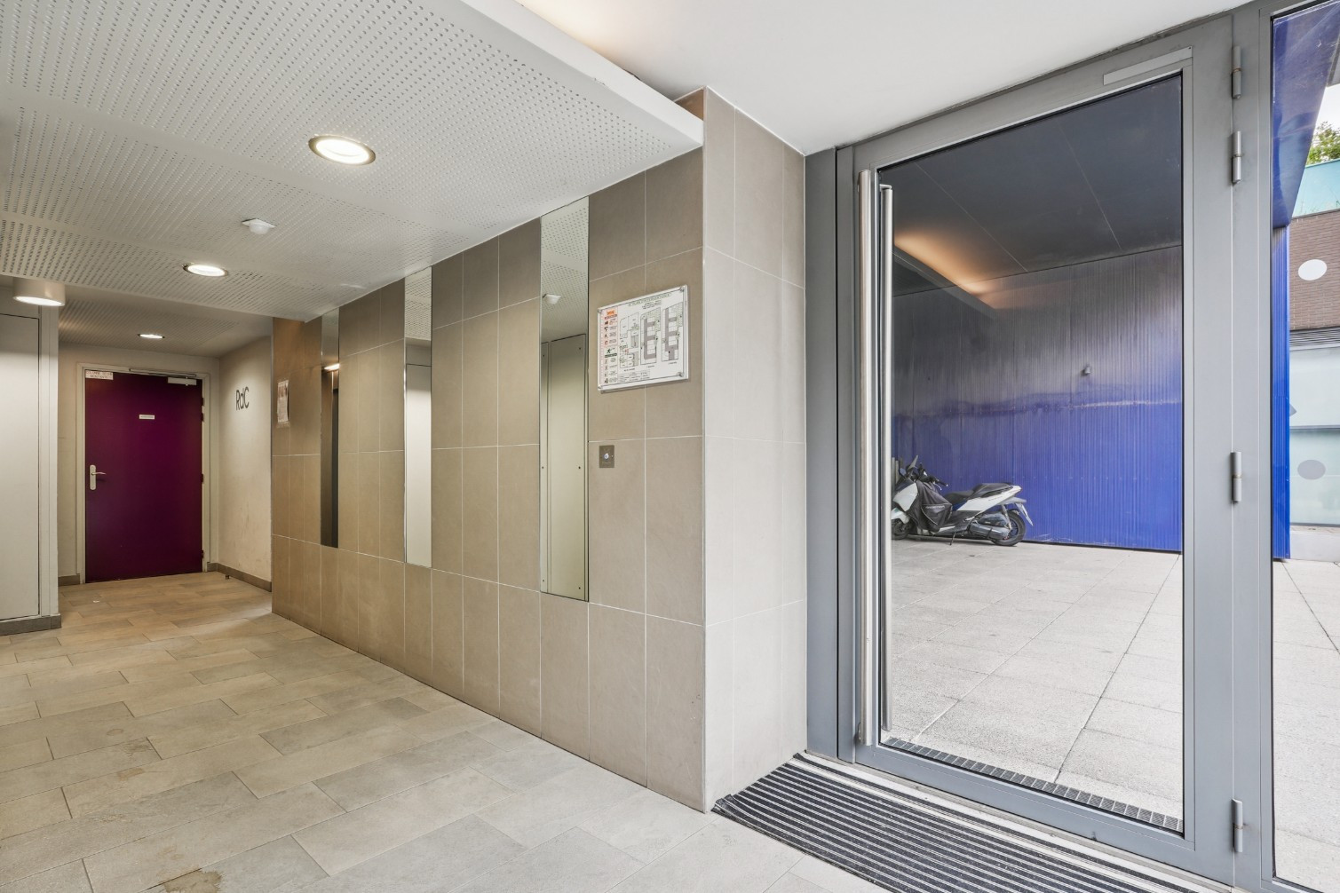 
                                                Vente
                                                 Appartement 3 pièces avec balcon - Saint-Ouen