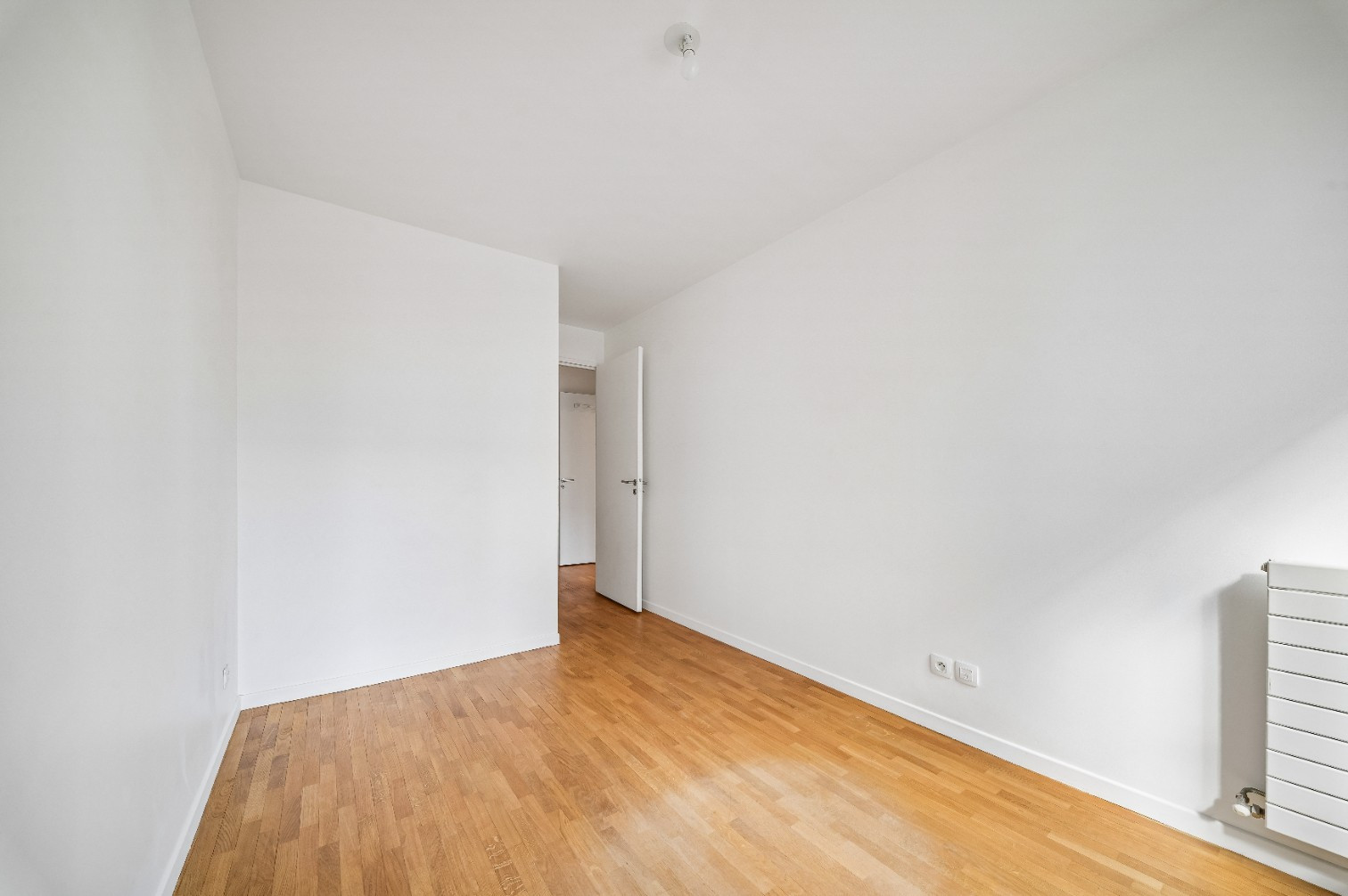 
                                                Vente
                                                 Appartement 3 pièces avec balcon - Suresnes