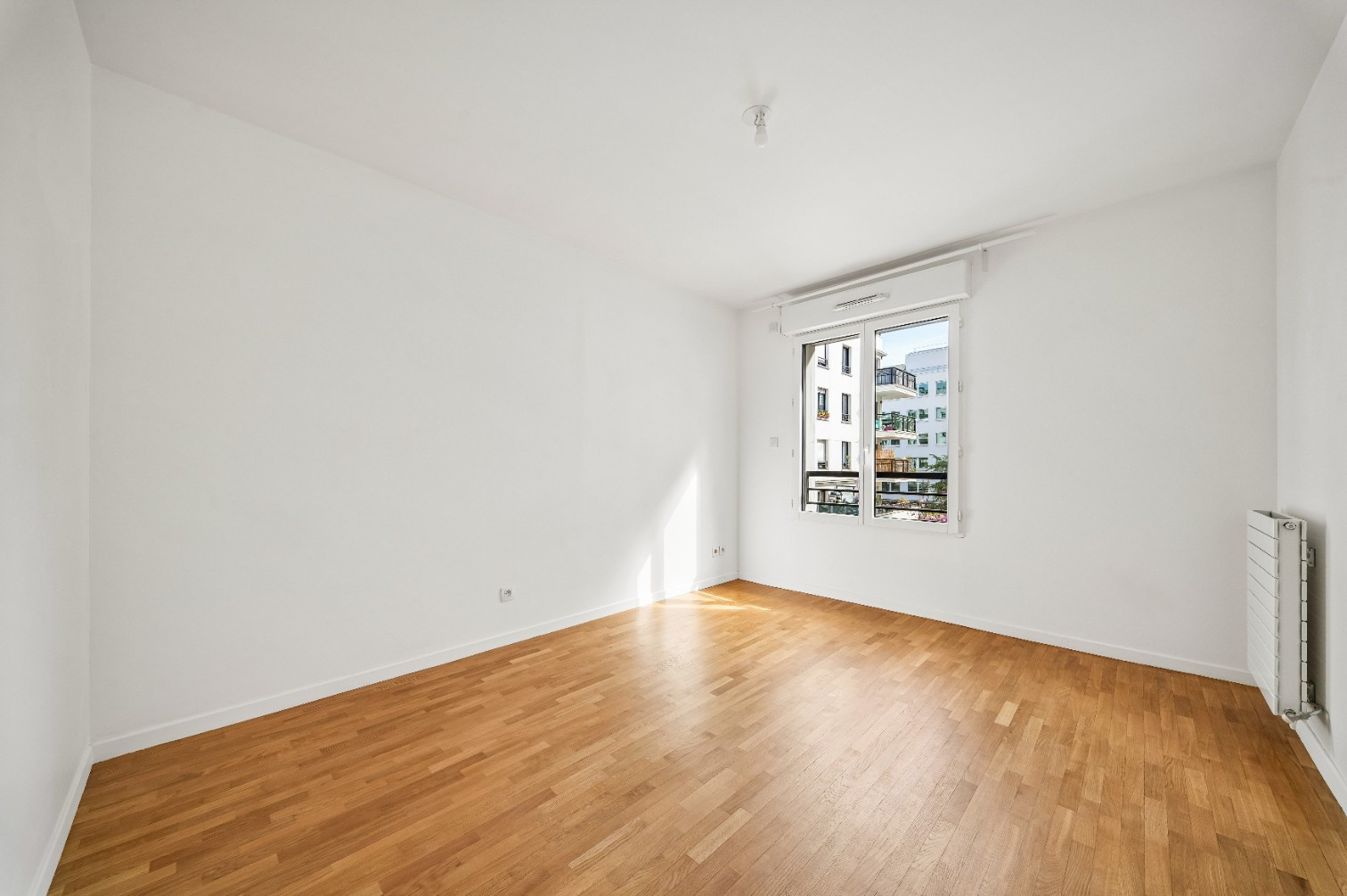 
                                                Vente
                                                 Appartement 3 pièces avec balcon - Suresnes