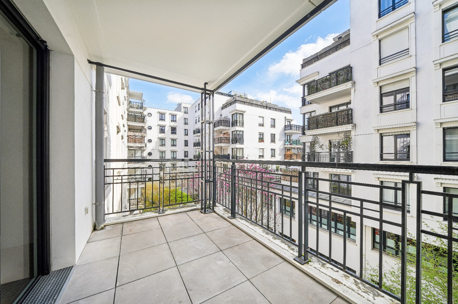 
                                                Vente
                                                 Appartement 3 pièces avec balcon - Suresnes
