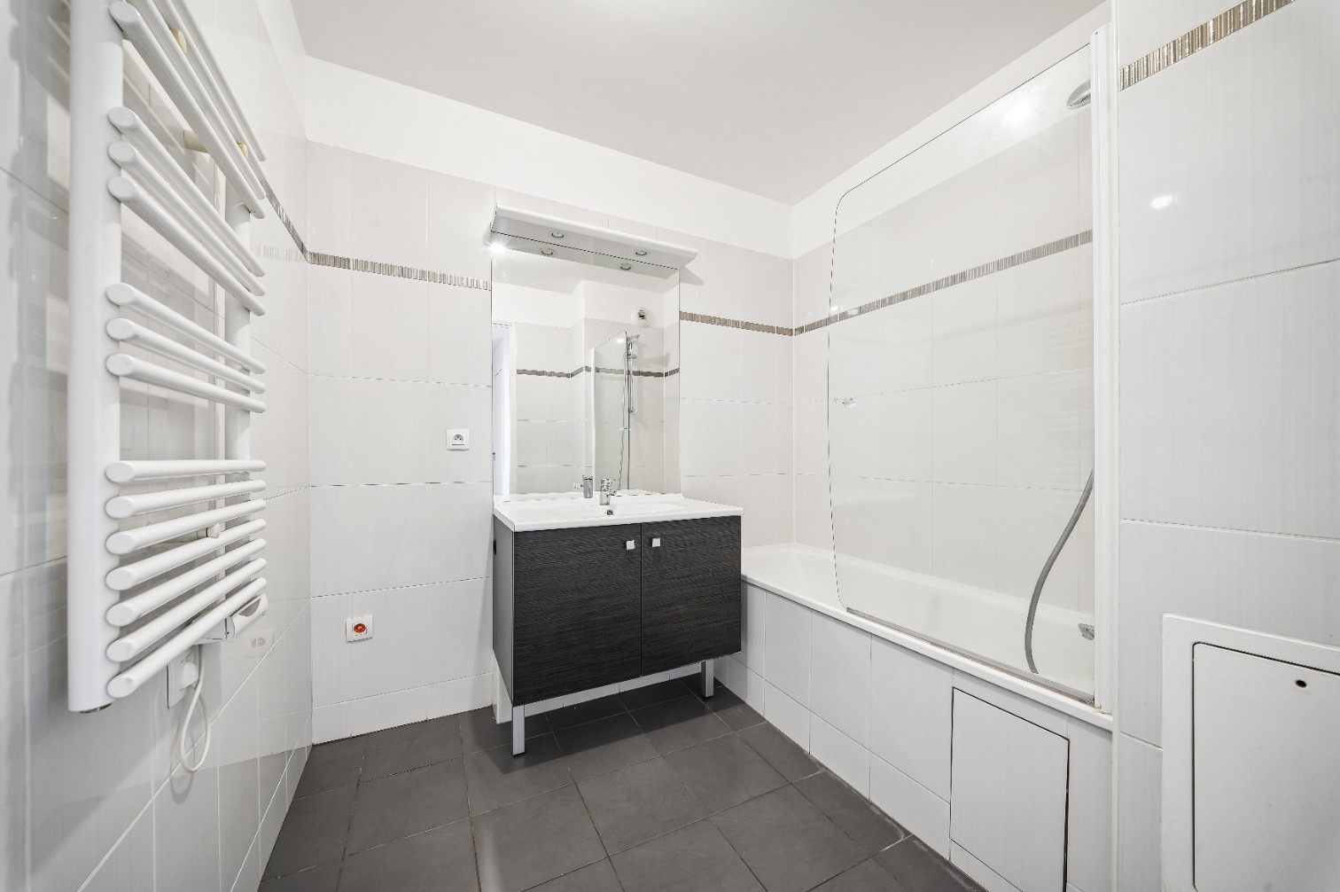 
                                                Vente
                                                 Appartement 3 pièces avec balcon - Suresnes