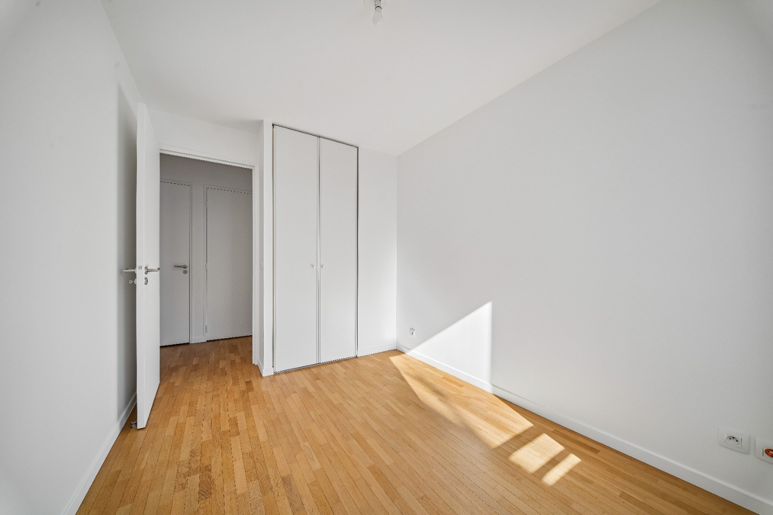 
                                                Vente
                                                 Appartement 3 pièces avec balcon - Suresnes