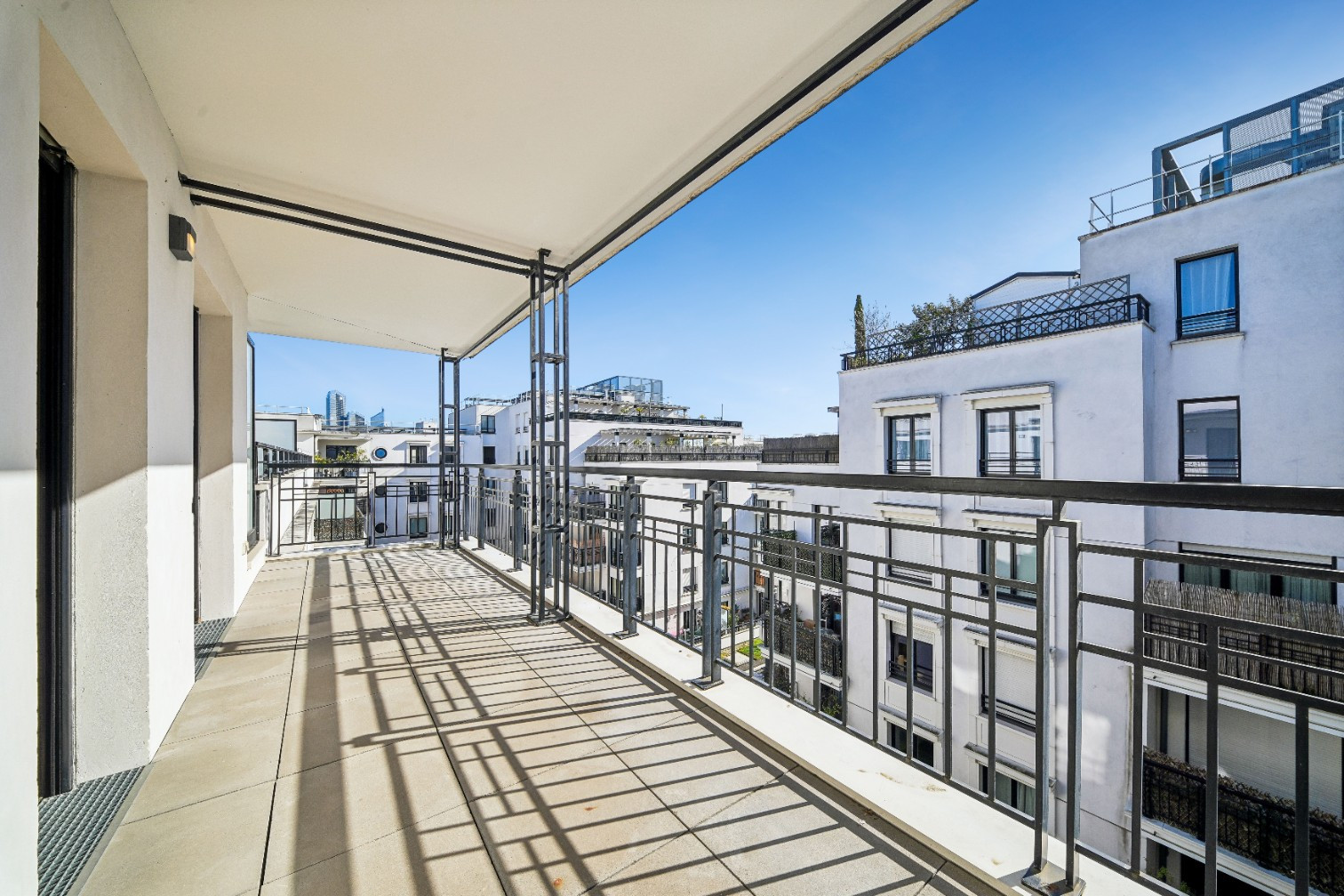
                                                Vente
                                                 Appartement 3 pièces avec balcon - Suresnes