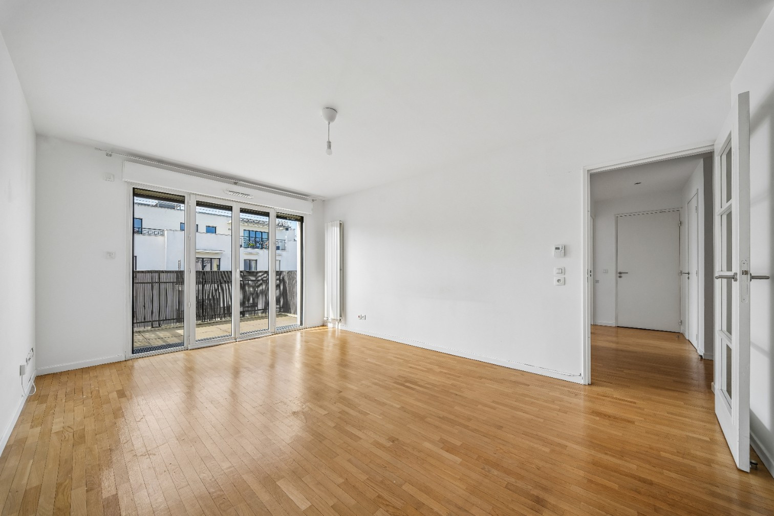 
                                                Vente
                                                 Appartement 3 pièces avec balcon - Suresnes