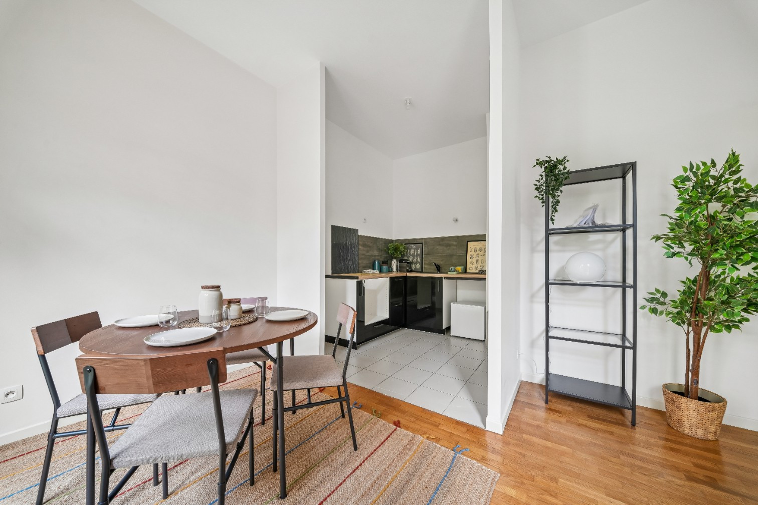 
                                                Vente
                                                 Appartement 3 pièces en Rez-de-Jardin - Suresnes