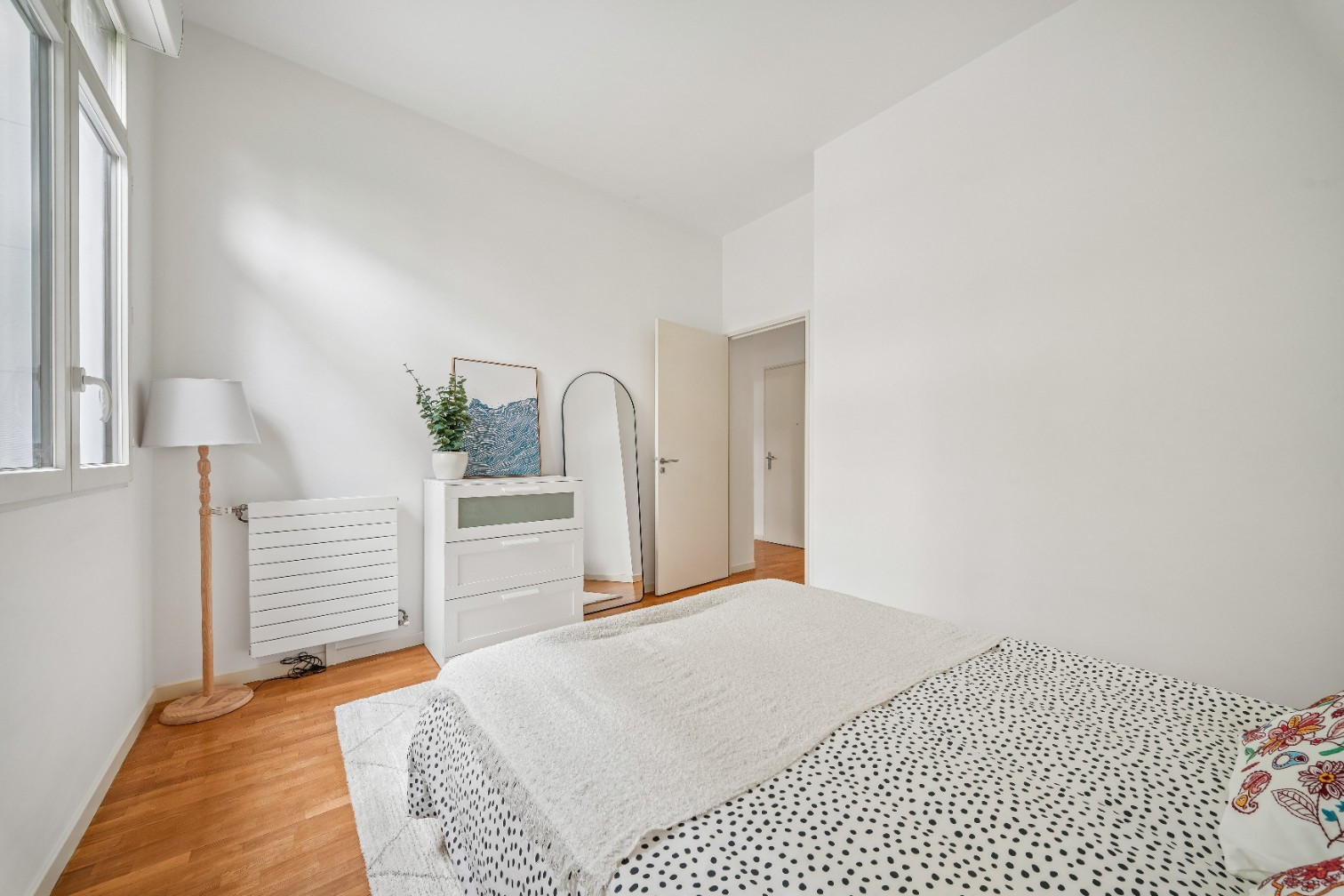 
                                                Vente
                                                 Appartement 3 pièces en Rez-de-Jardin - Suresnes