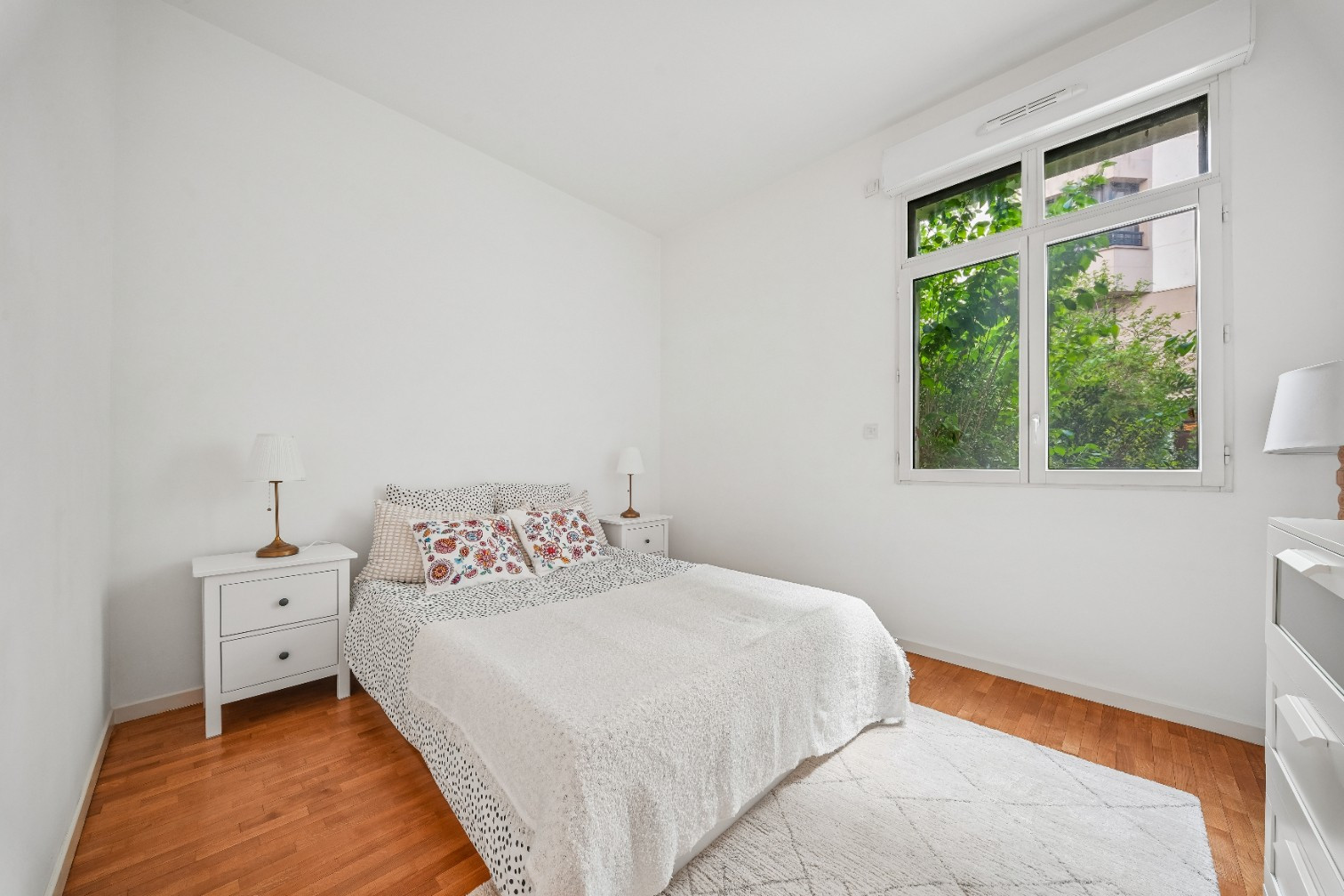 
                                                Vente
                                                 Appartement 3 pièces en Rez-de-Jardin - Suresnes