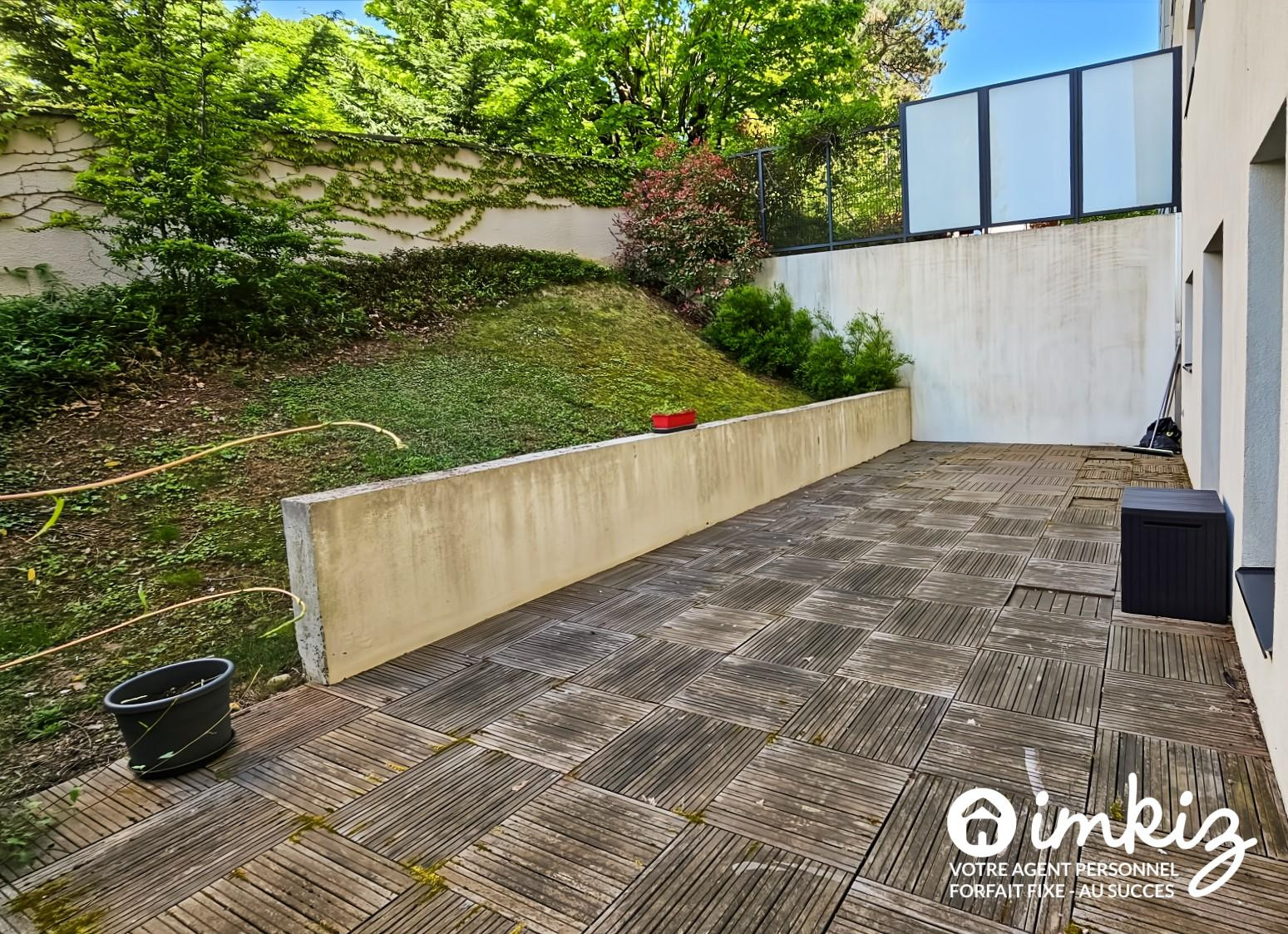 
                                                Vente
                                                 Appartement 3 pièces avec double terrasse
