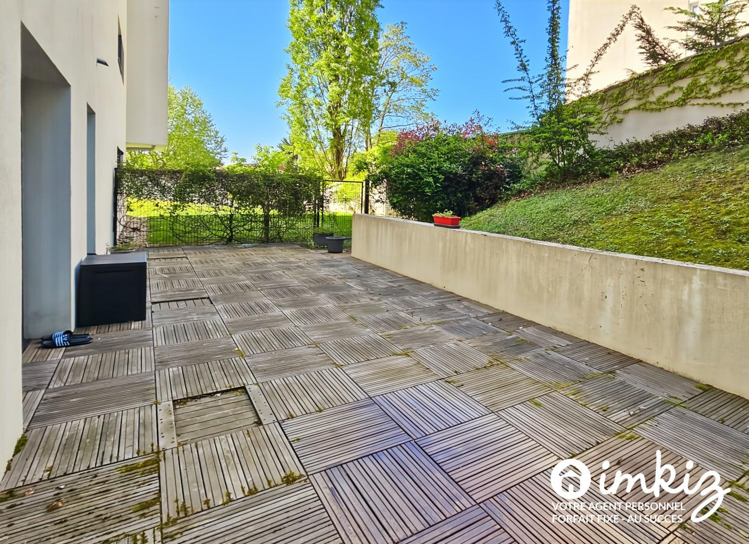 
                                                Vente
                                                 Appartement 3 pièces avec double terrasse
