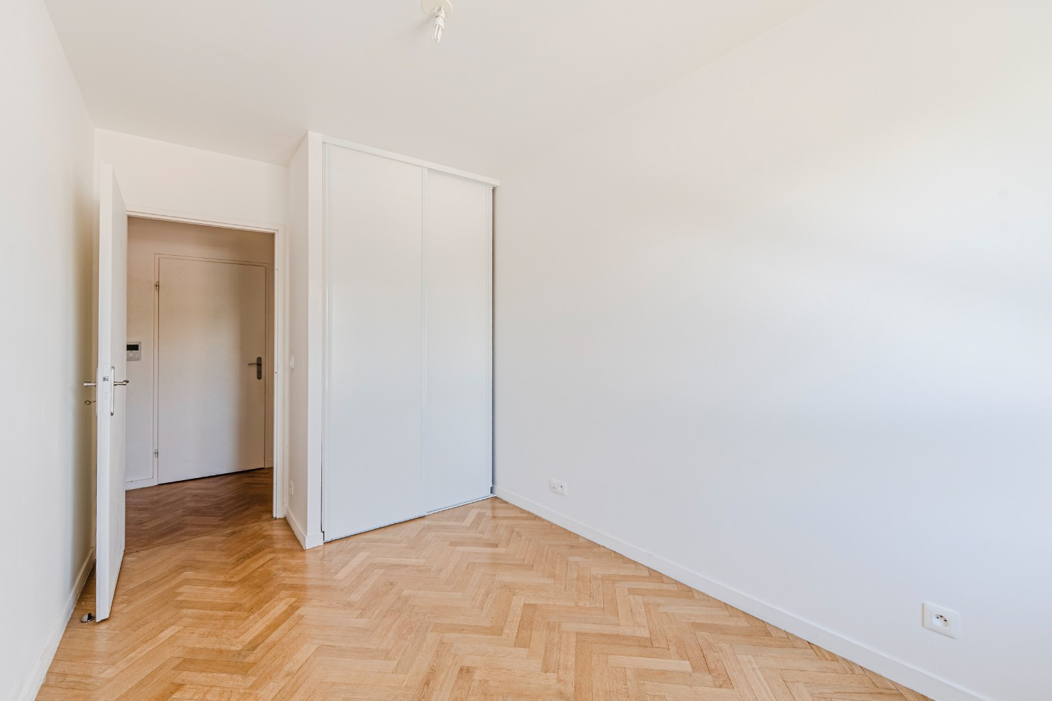 
                                                Vente
                                                 Appartement 3 pièces avec loggia - Vélizy