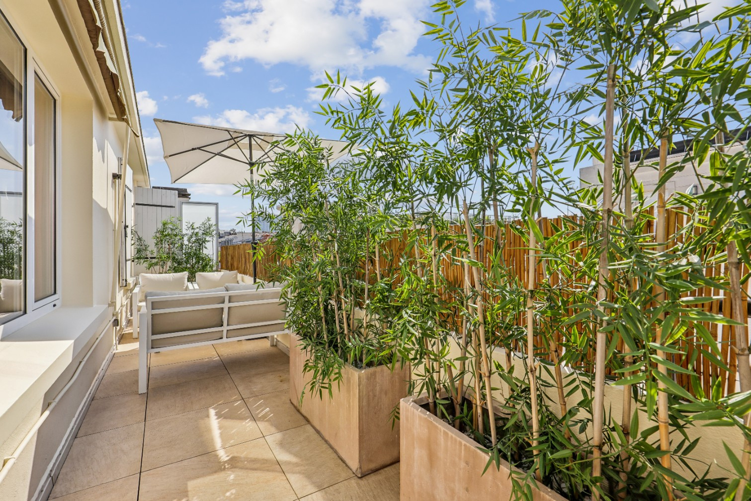 
                                                Vente
                                                 Appartement 3 pièces avec terrasse - Dernier étage
