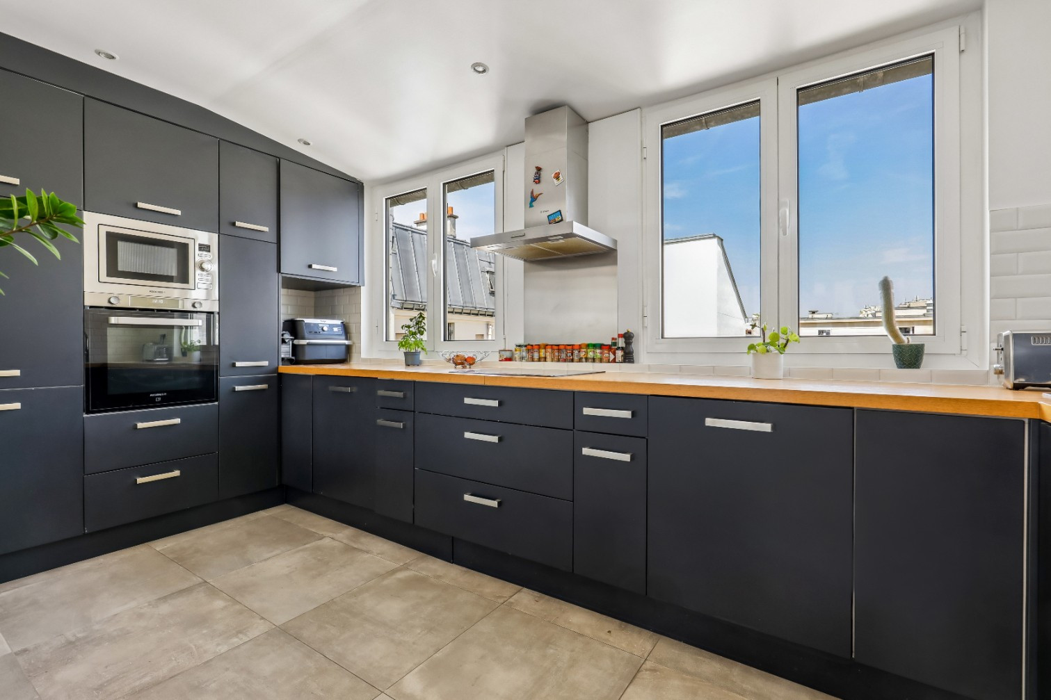 
                                                Vente
                                                 Appartement 3 pièces avec terrasse - Dernier étage