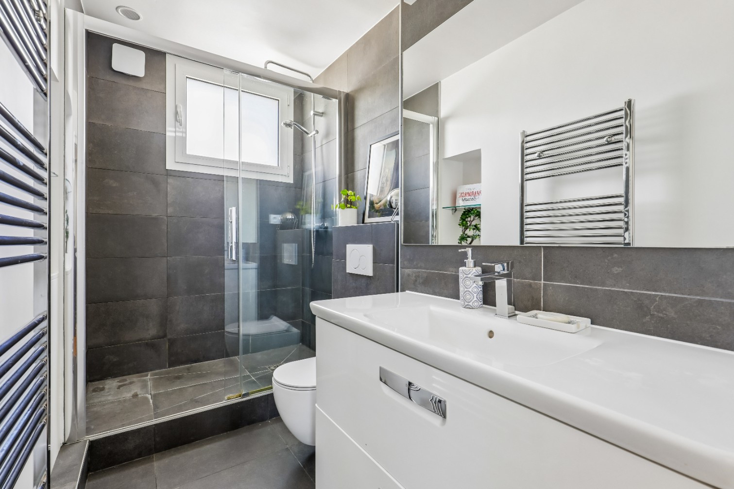 
                                                Vente
                                                 Appartement 3 pièces avec terrasse - Dernier étage