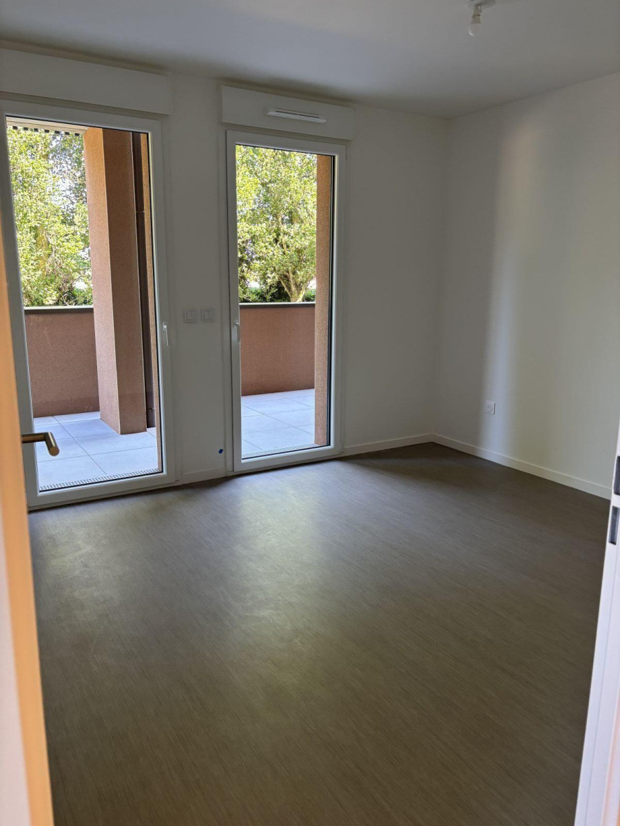 
                                                Location
                                                 Appartement 3 pièces avec terrasse et jardin