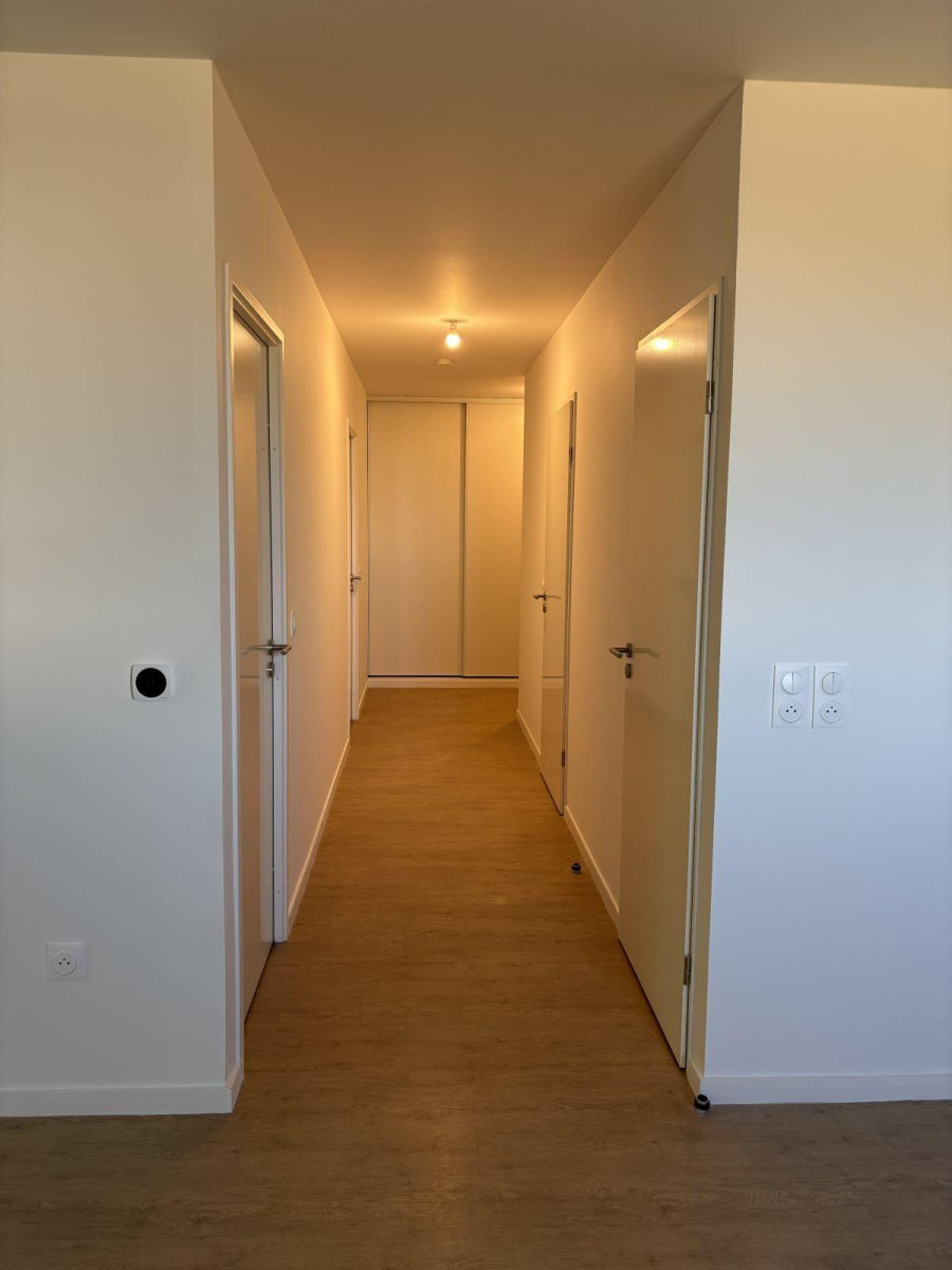 
                                                Location
                                                 Appartement 3 pièces avec terrasse et jardin