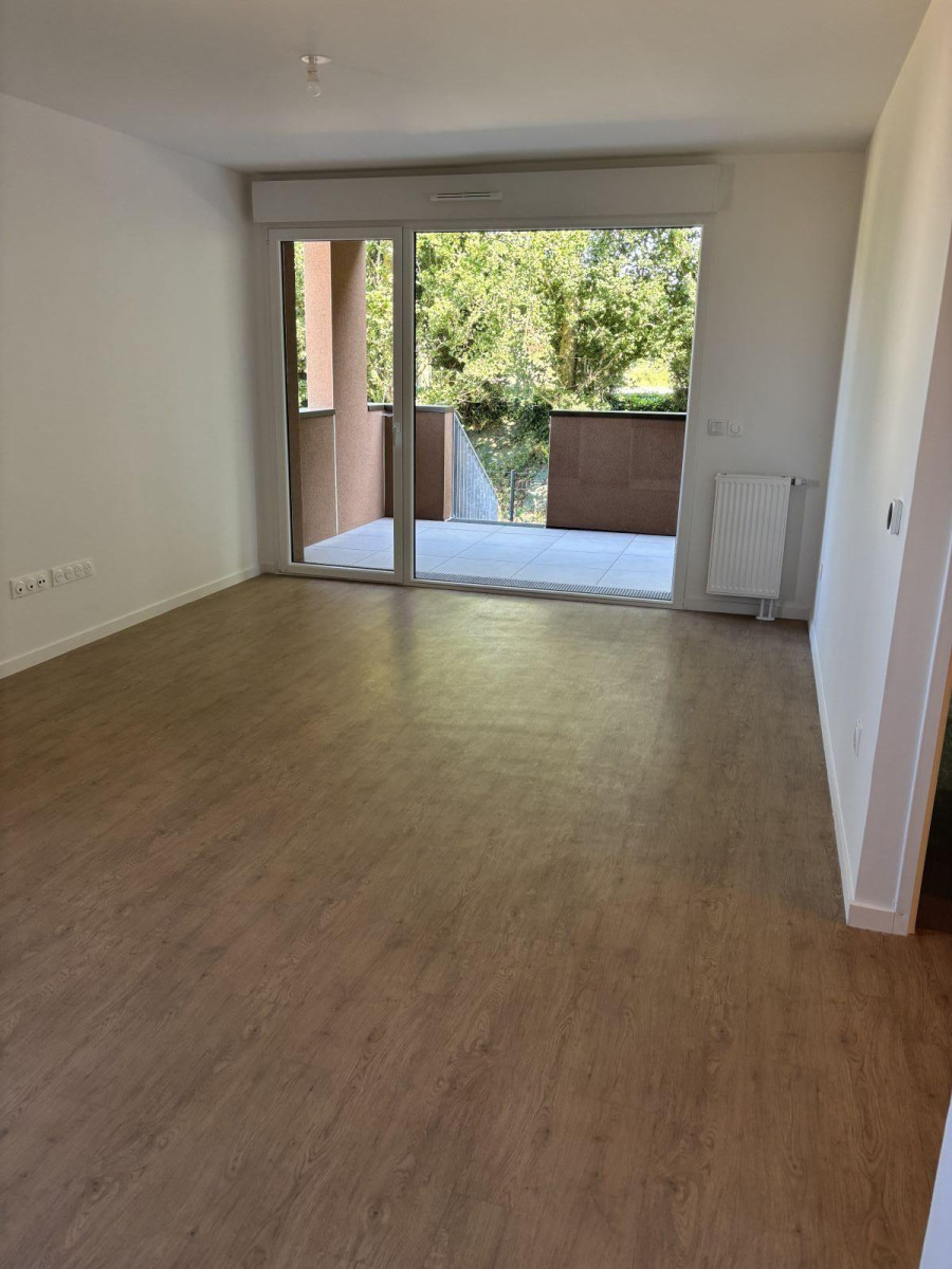 
                                                Location
                                                 Appartement 3 pièces avec terrasse et jardin