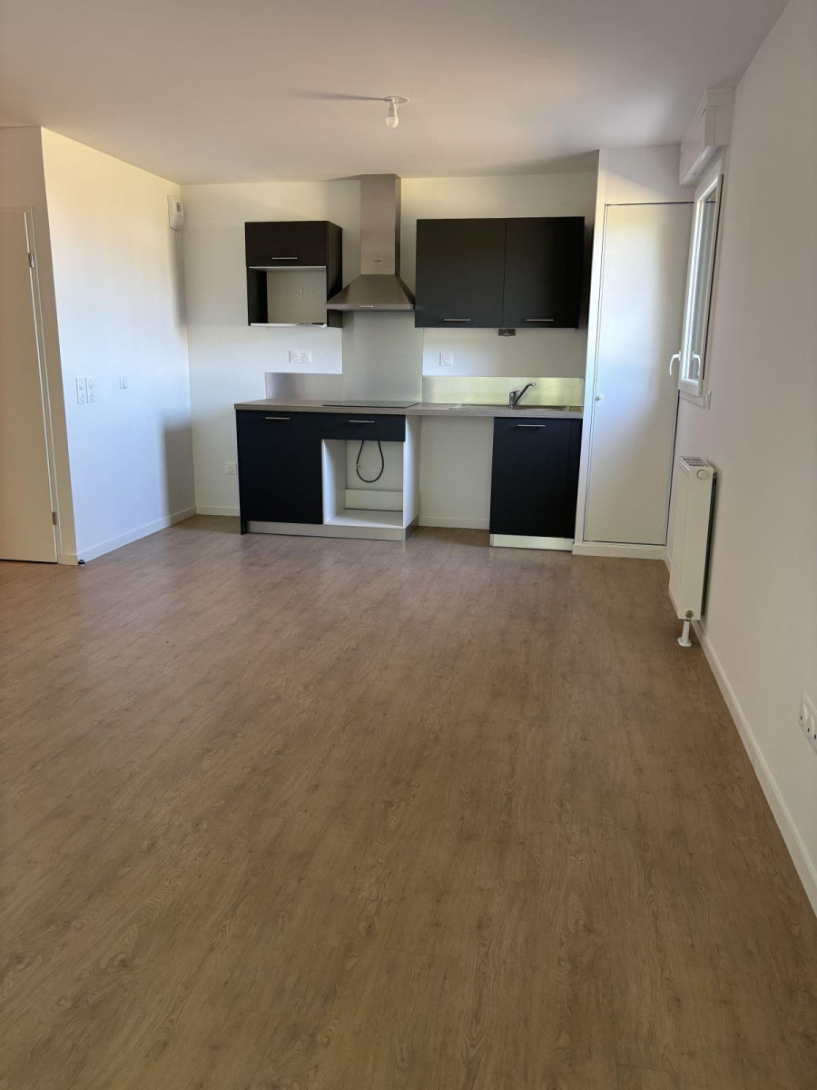 
                                                Location
                                                 Appartement 3 pièces avec terrasse et jardin