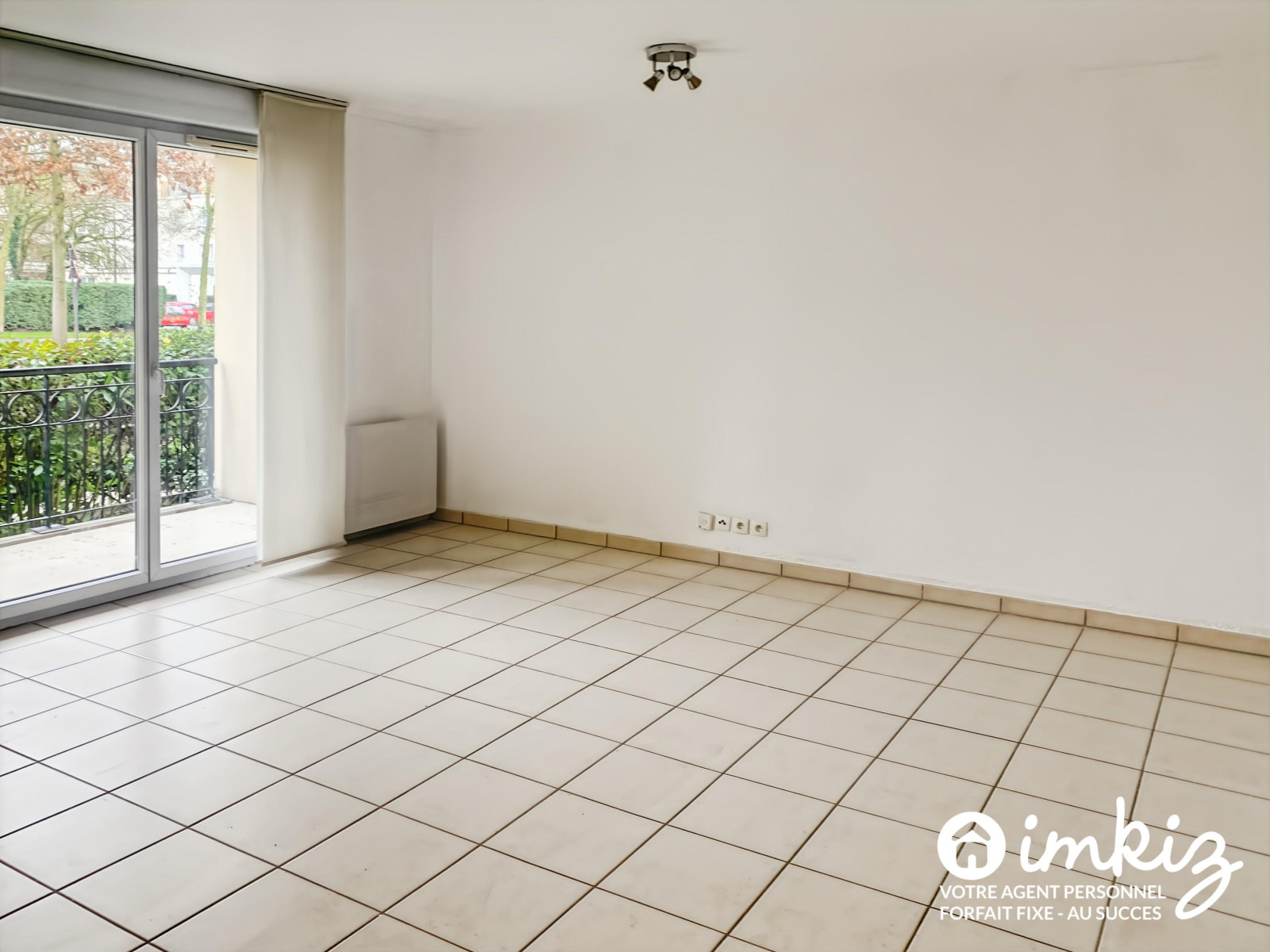 
                                                Vente
                                                 Appartement 3 pièces avec terrasse - proche RER
