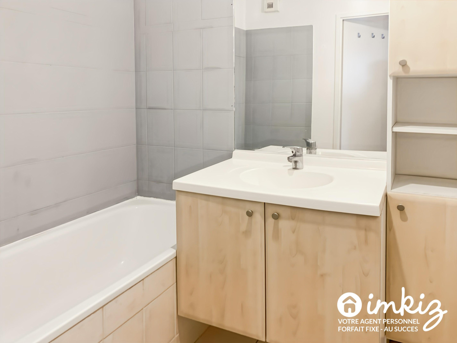 
                                                Vente
                                                 Appartement 3 pièces avec terrasse - proche RER