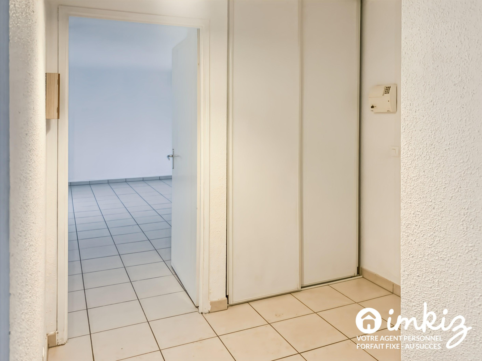 
                                                Vente
                                                 Appartement 3 pièces avec terrasse - proche RER