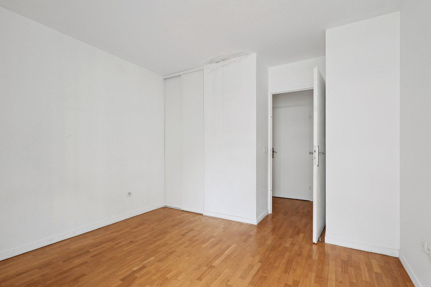
                                                Vente
                                                 Appartement 3 pièces avec terrasse - Saint-Ouen