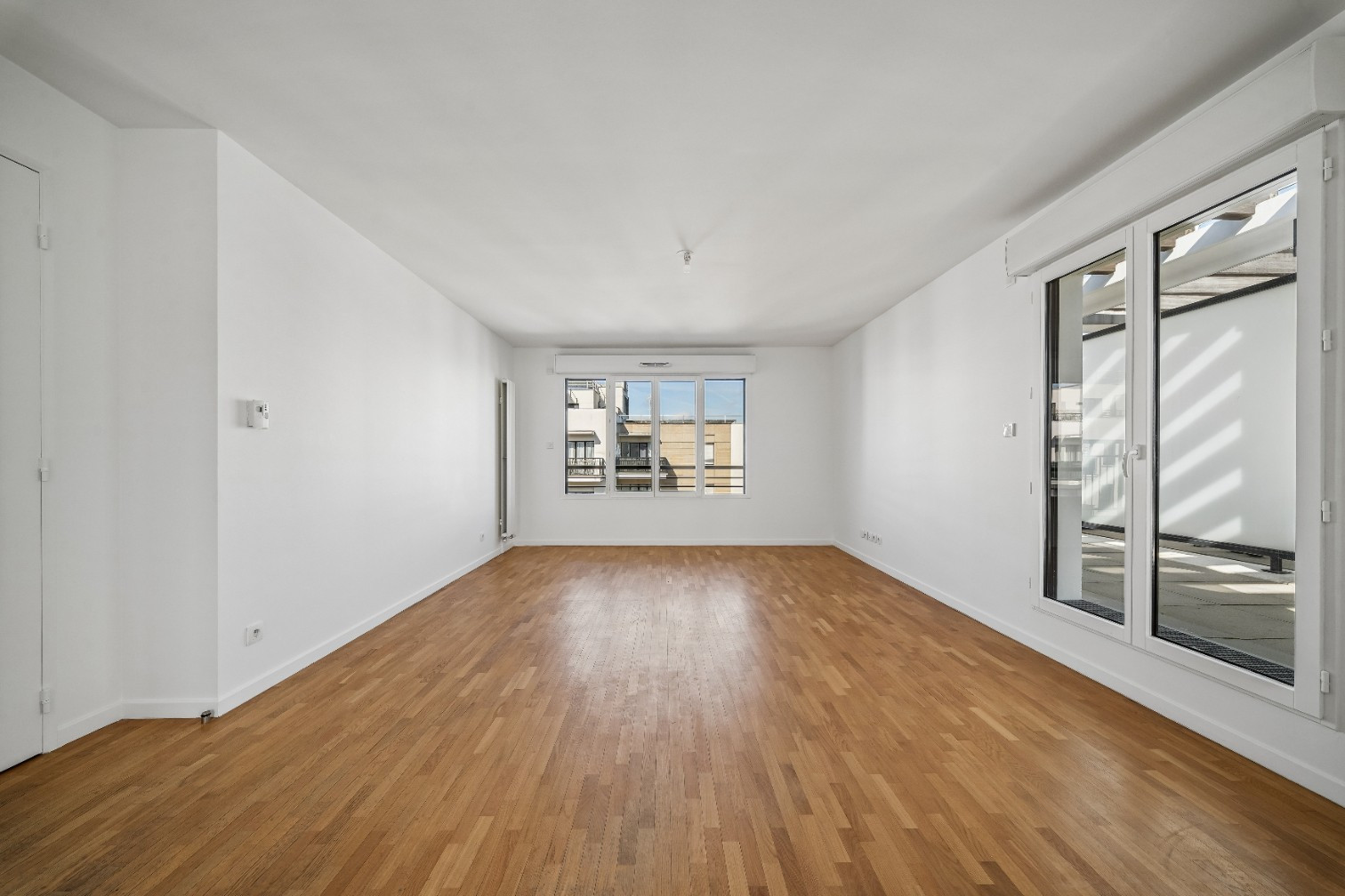 
                                                Vente
                                                 Appartement 3 pièces avec terrasse - Suresnes