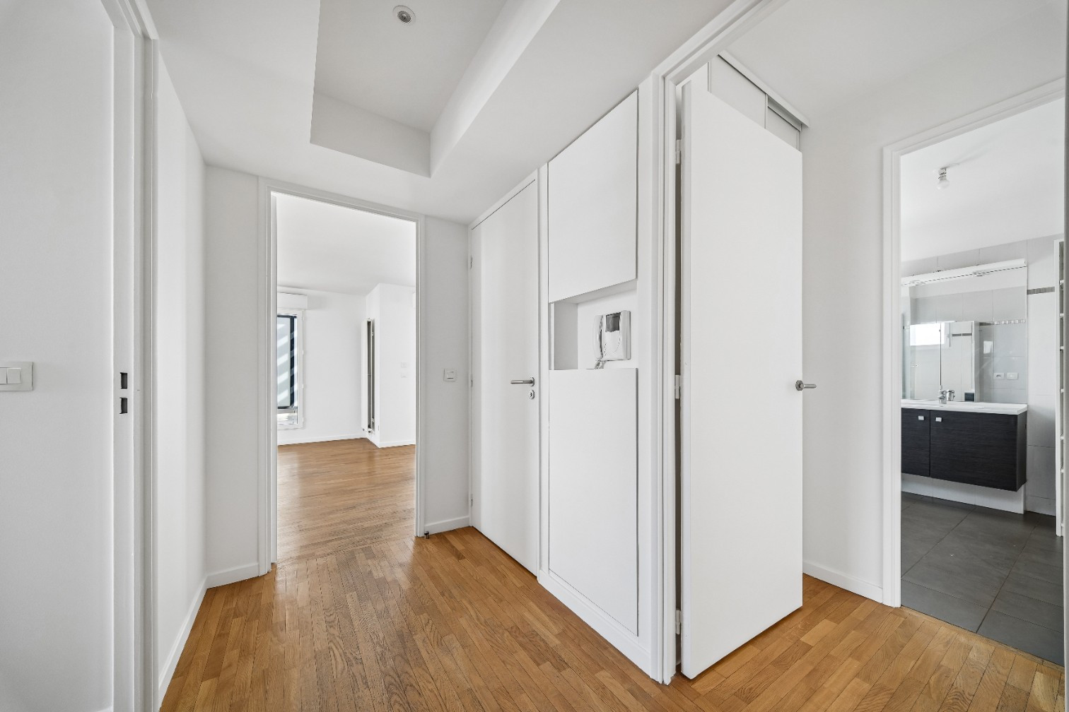 
                                                Vente
                                                 Appartement 3 pièces avec terrasse - Suresnes