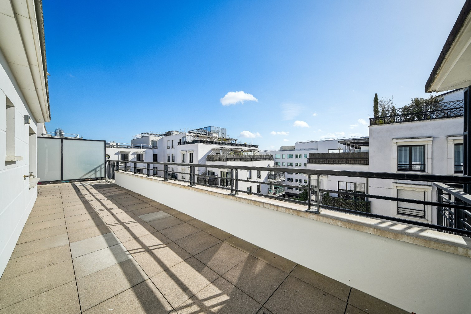 
                                                Vente
                                                 Appartement 3 pièces avec terrasse - Suresnes