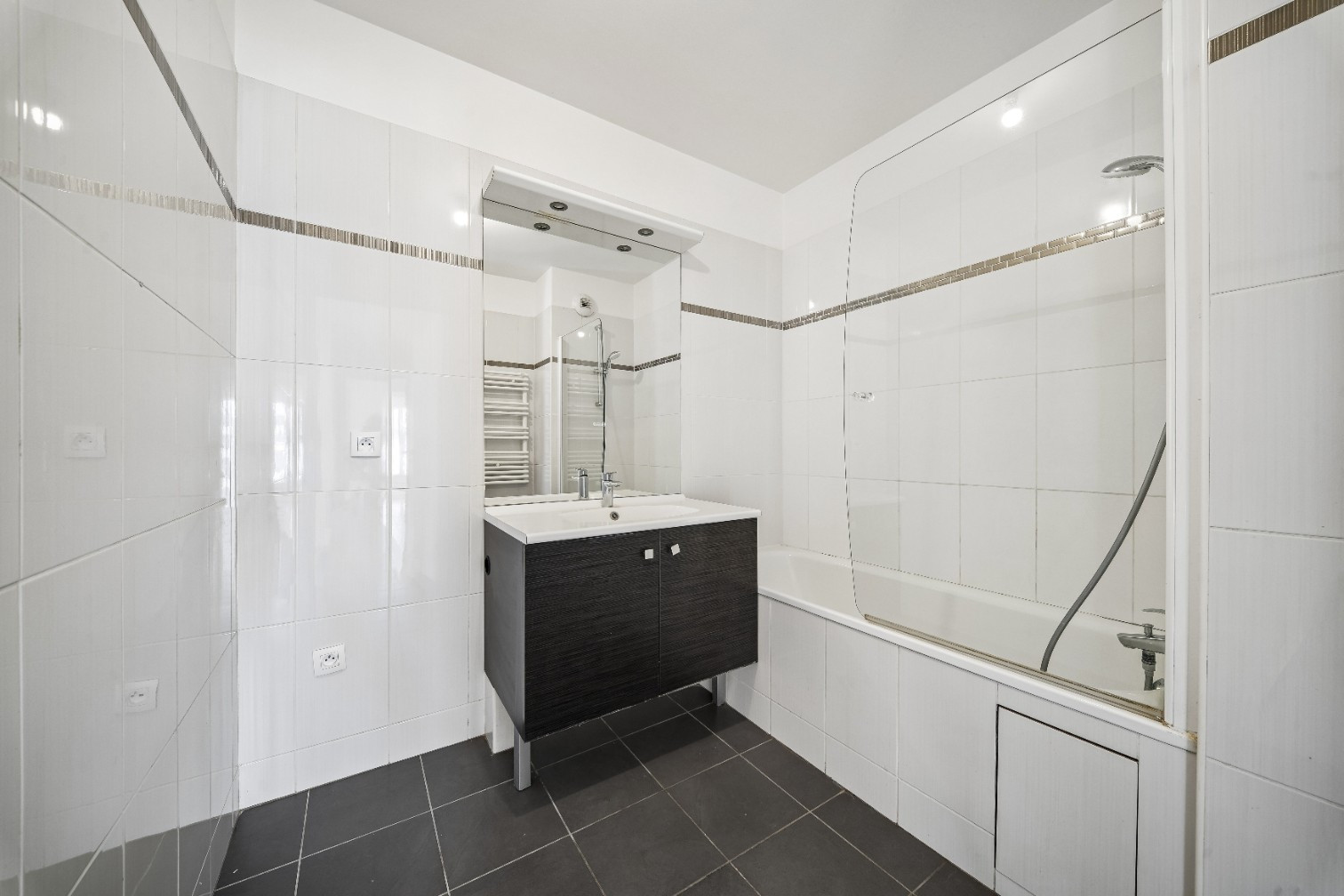 
                                                Vente
                                                 Appartement 3 pièces avec terrasse - Suresnes