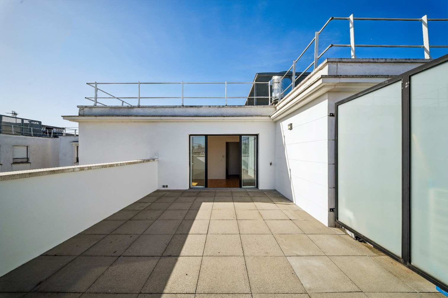 
                                                Vente
                                                 Appartement 3 pièces avec terrasse - Suresnes