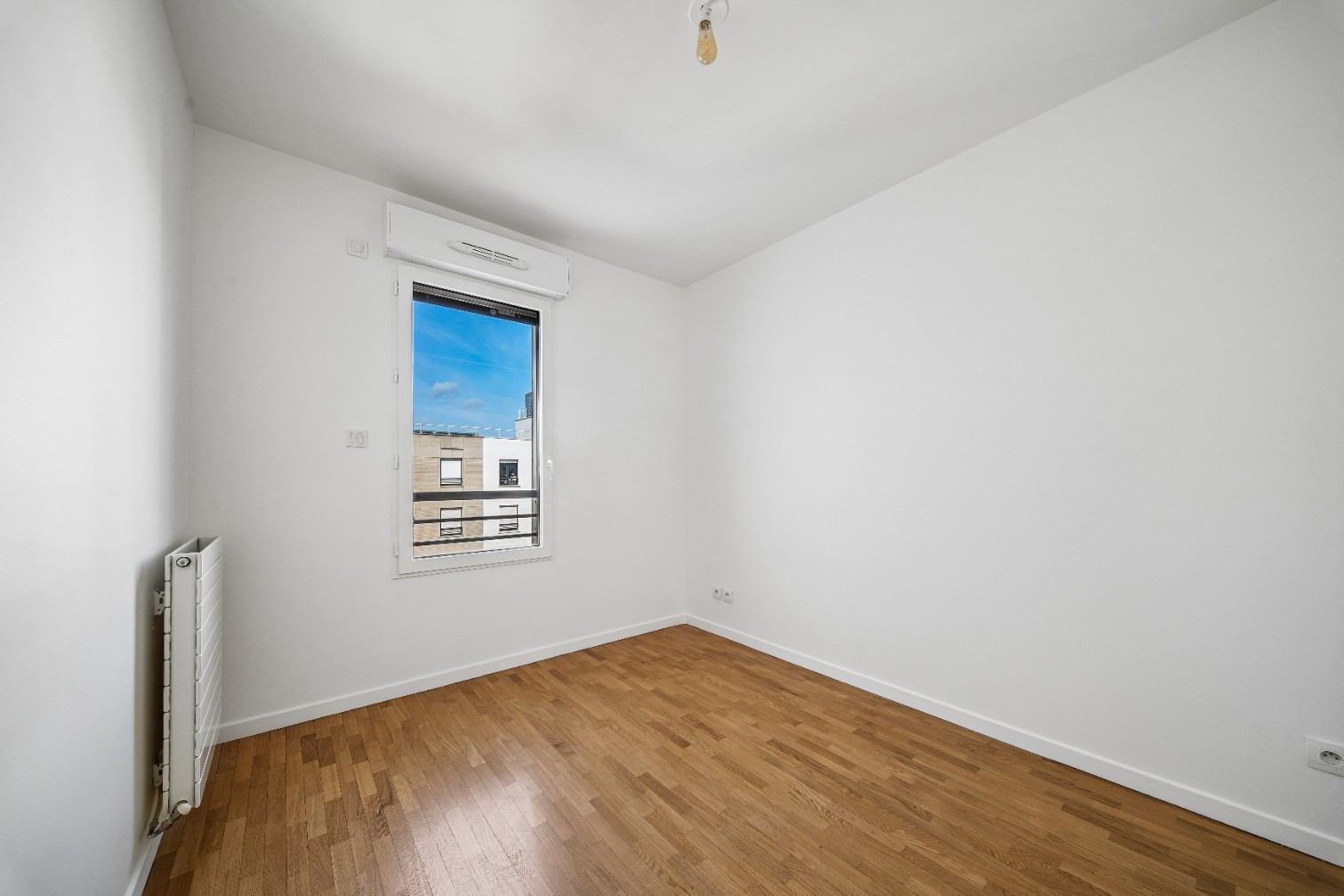 
                                                Vente
                                                 Appartement 3 pièces avec terrasse - Suresnes
