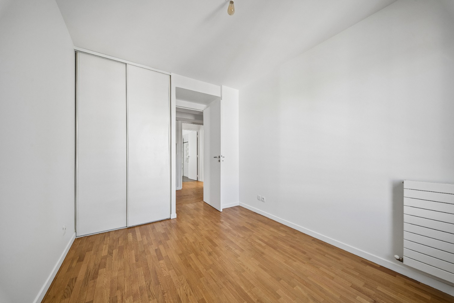 
                                                Vente
                                                 Appartement 3 pièces avec terrasse - Suresnes
