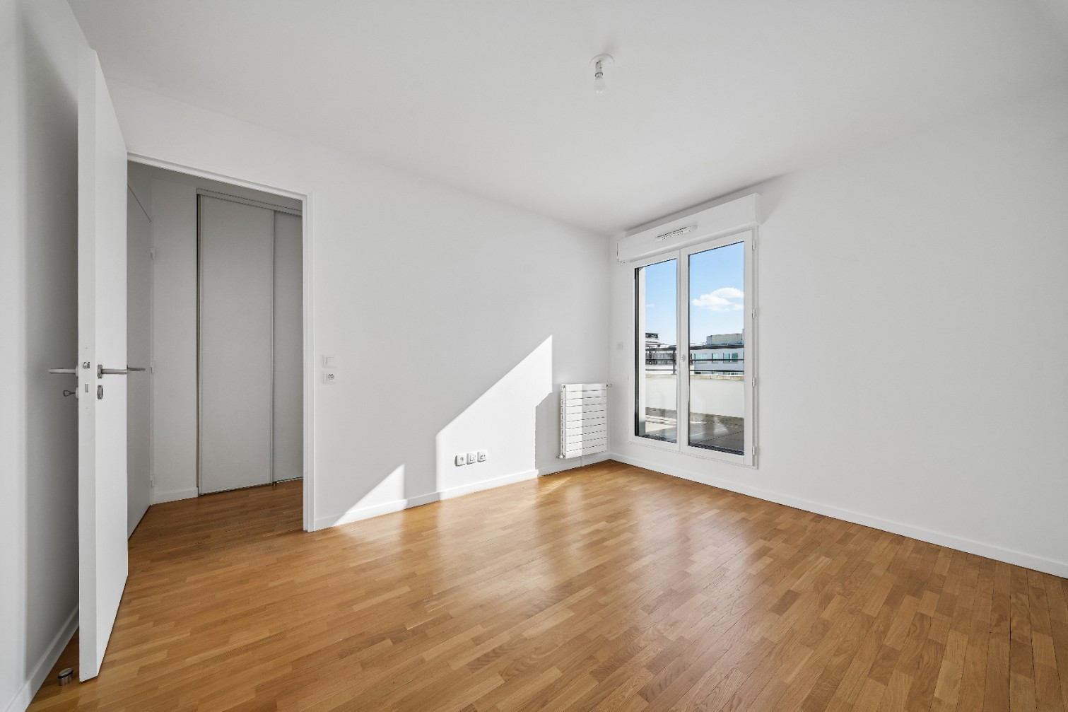 
                                                Vente
                                                 Appartement 3 pièces avec terrasse - Suresnes