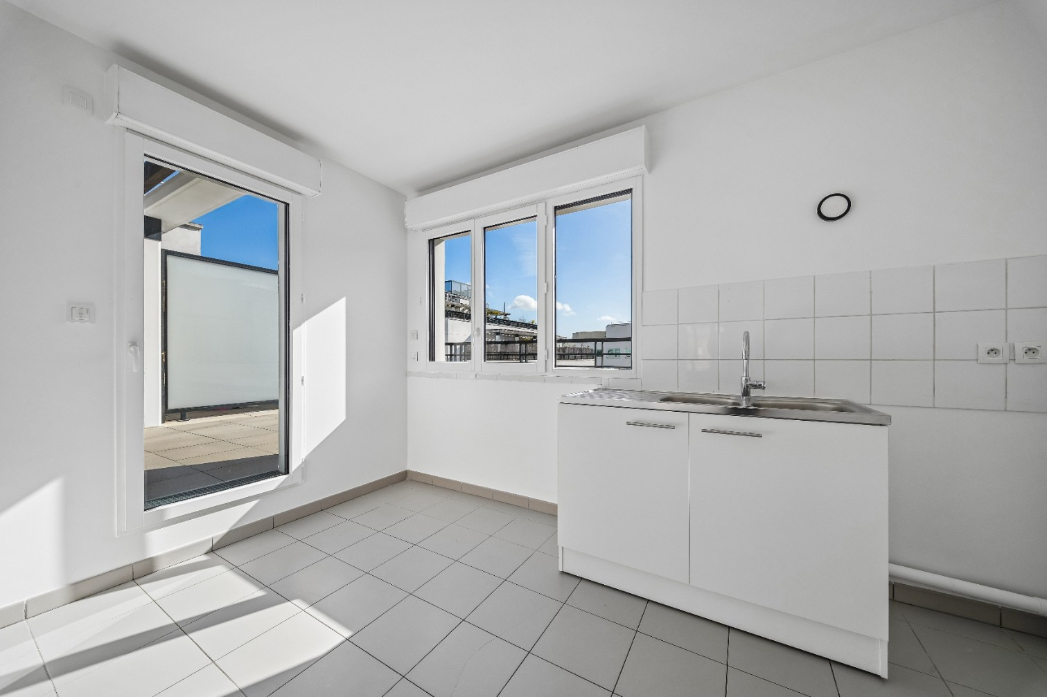 
                                                Vente
                                                 Appartement 3 pièces avec terrasse - Suresnes