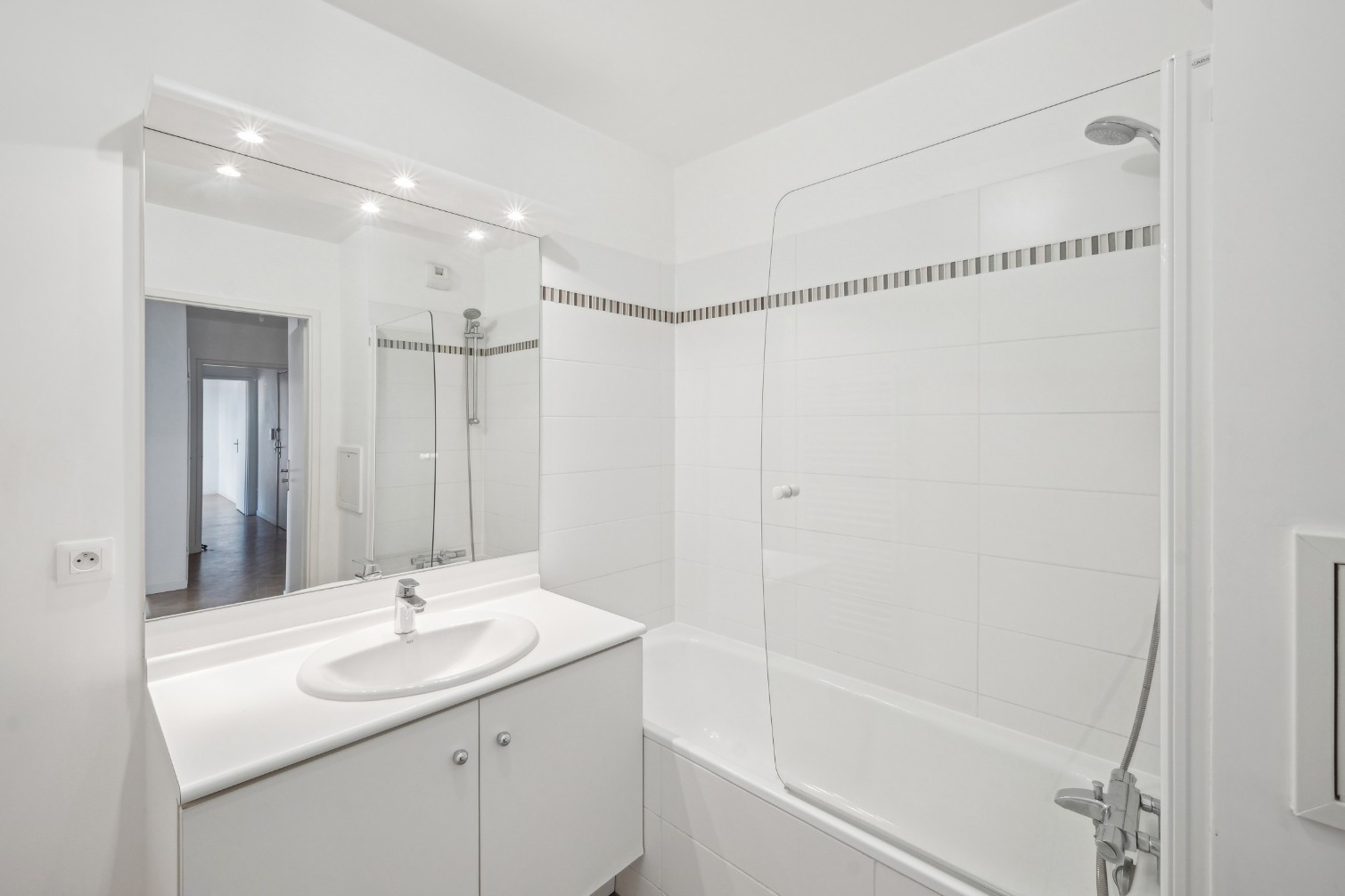 
                                                Vente
                                                 Appartement 3 pièces avec terrasse - Velizy