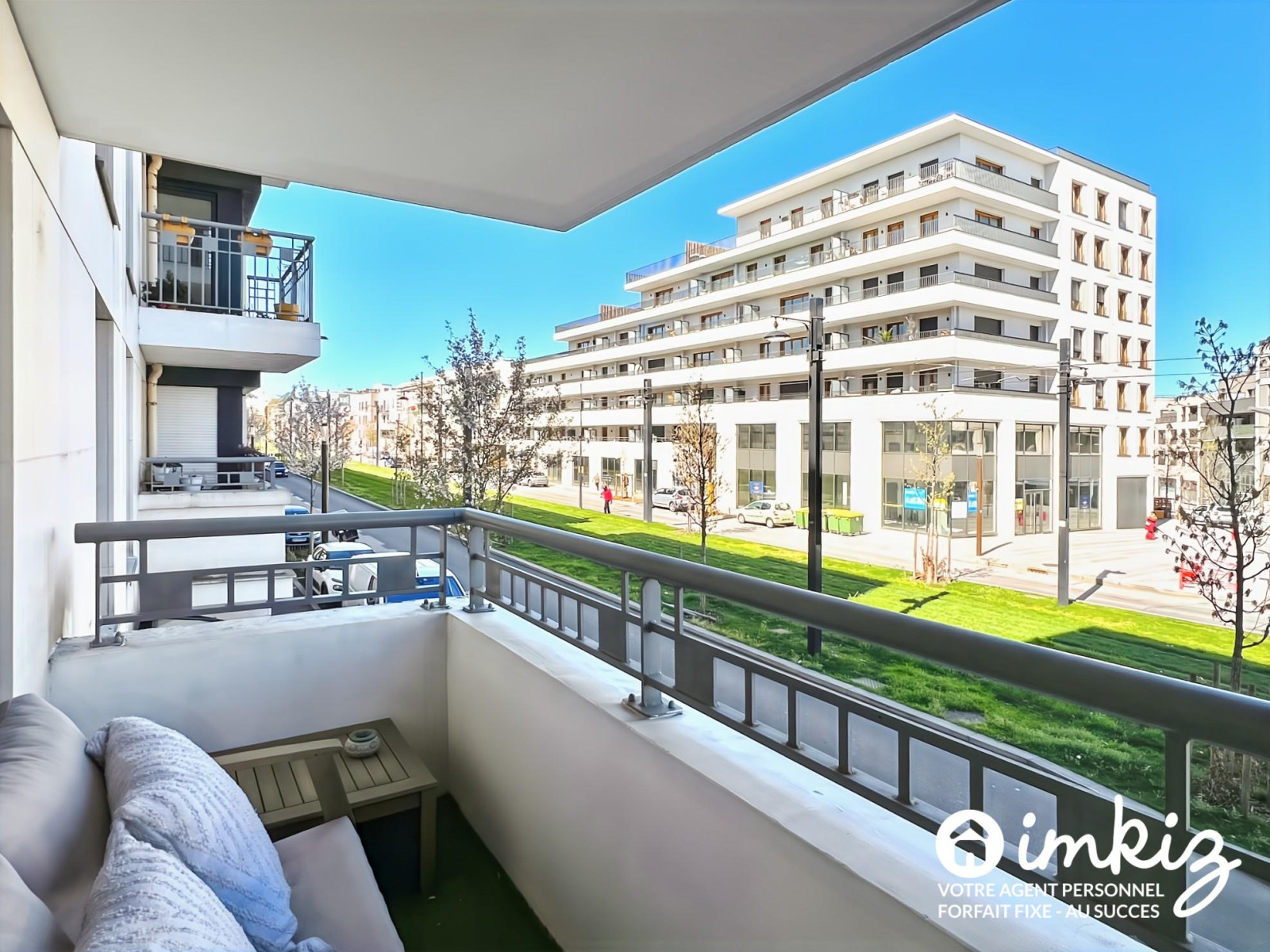 
                                                Vente
                                                 Appartement 3 pièces, balcon et parking