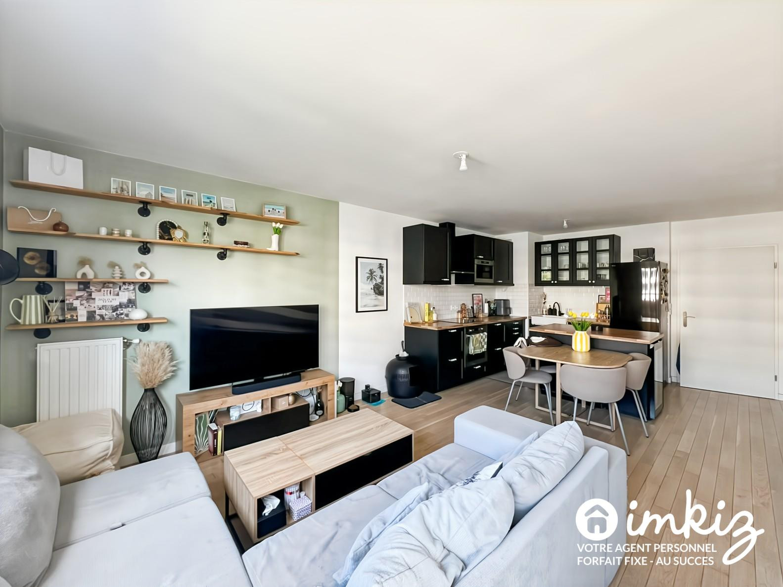 
                                                Vente
                                                 Appartement 3 pièces, balcon et parking