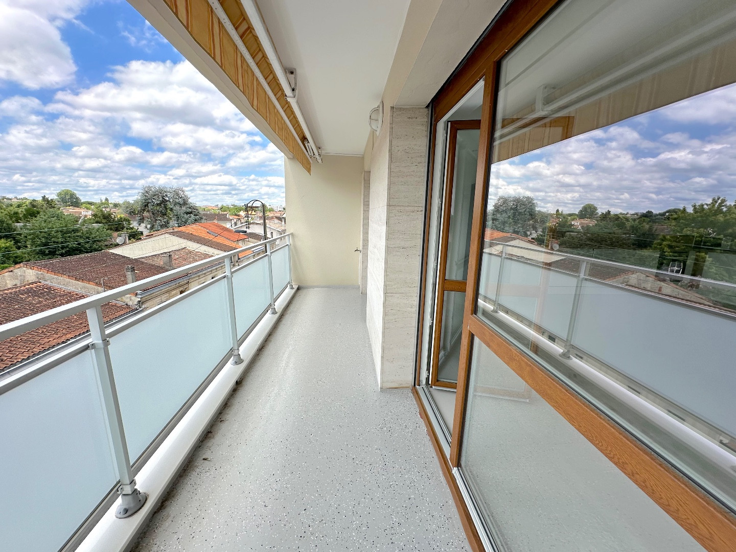 
                                                Vente
                                                 Appartement 3 Pièces - Balcon - Mondésir