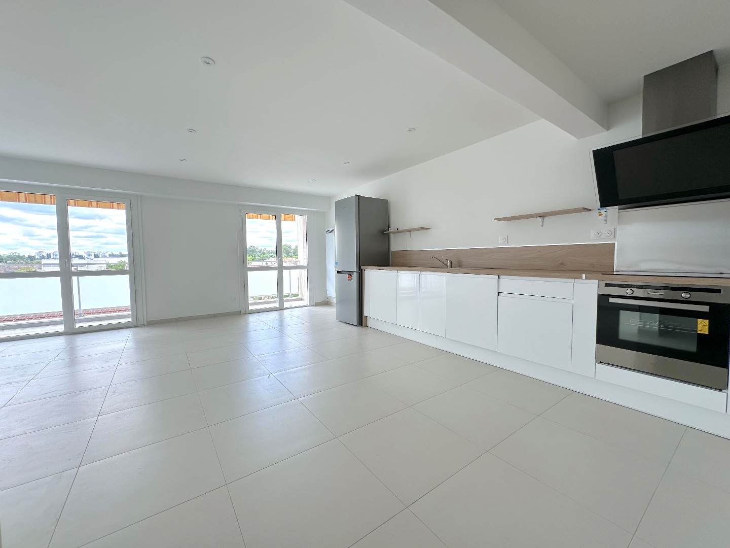 
                                                Vente
                                                 Appartement 3 Pièces - Balcon - Mondésir