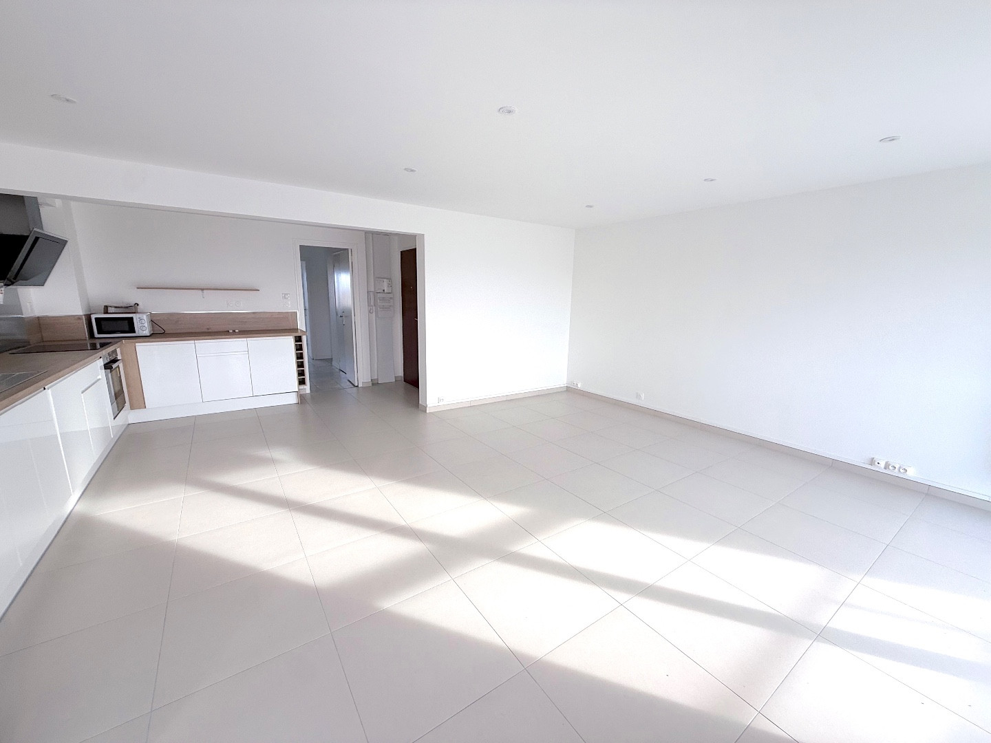 
                                                Vente
                                                 Appartement 3 Pièces - Balcon - Mondésir