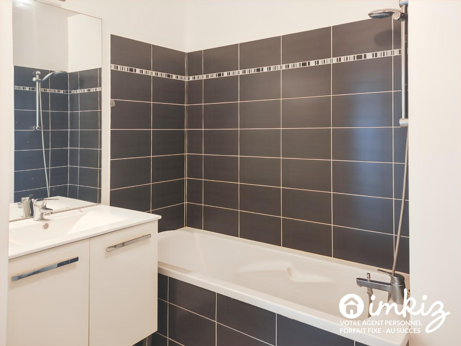 
                                                Vente
                                                 Appartement 3 pièces - Balcon (+ possibilté box)