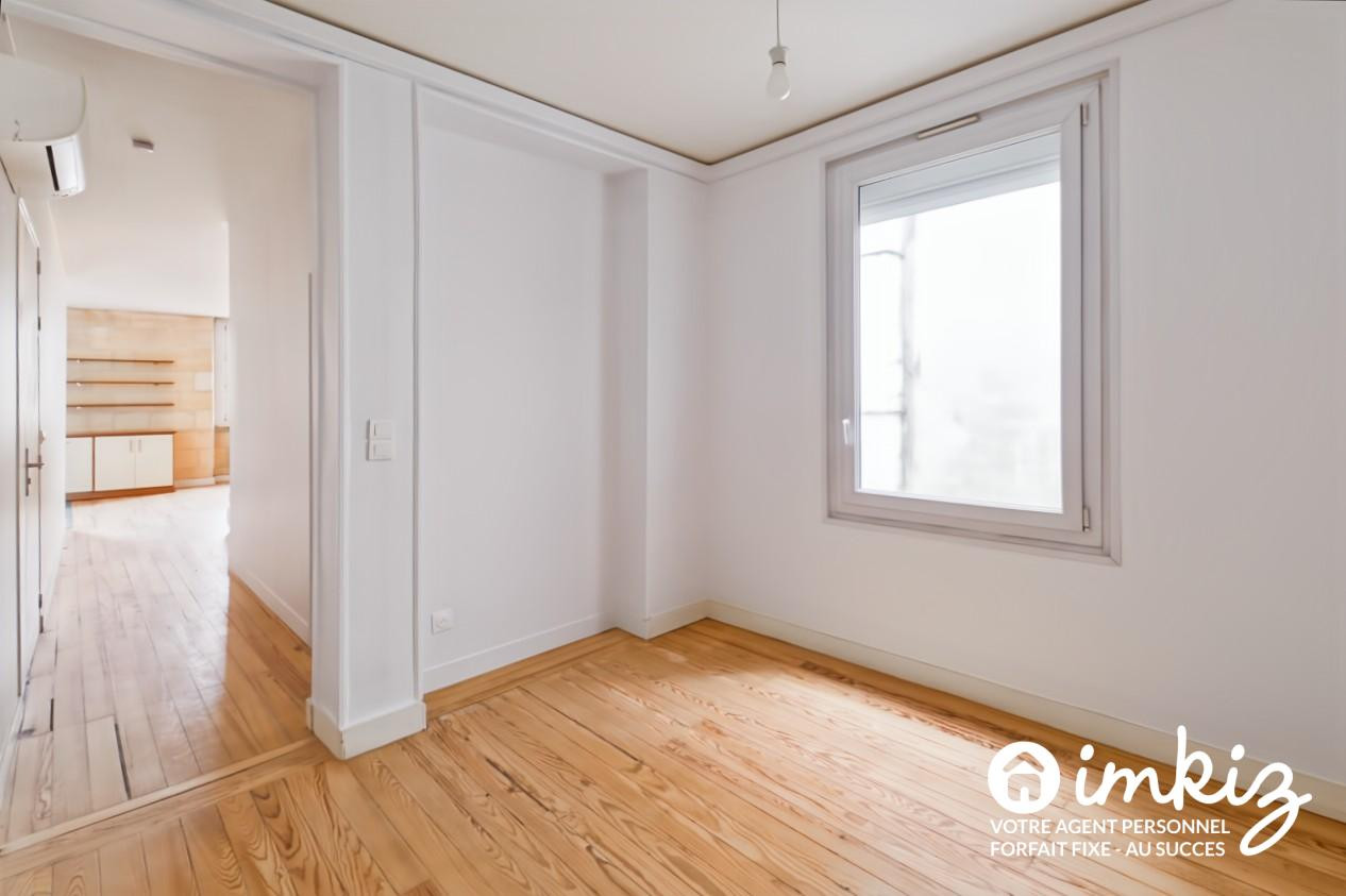 
                                                Vente
                                                 Appartement 3 pièces Bordeaux aux Chartrons