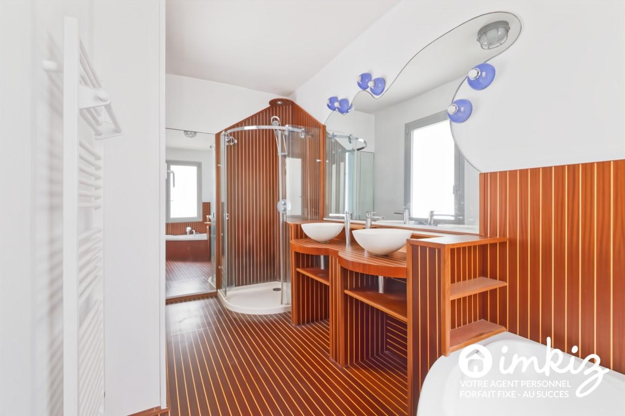 
                                                Vente
                                                 Appartement 3 pièces Bordeaux aux Chartrons