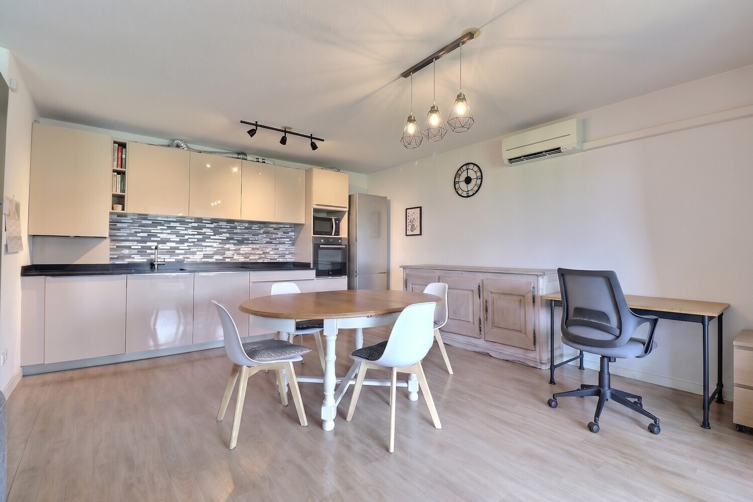 
                                                Vente
                                                 Appartement - 3 pièces - Cenon - 76 m²