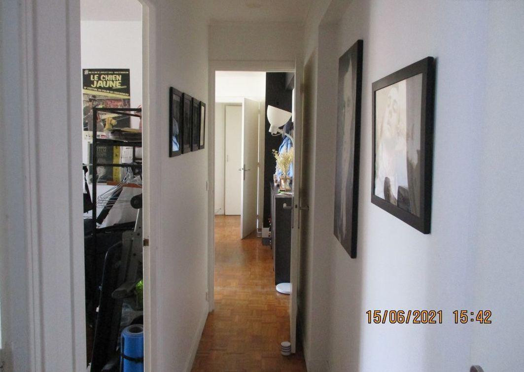 
                                                Location
                                                 Appartement 3 pièces dans immeuble de standing