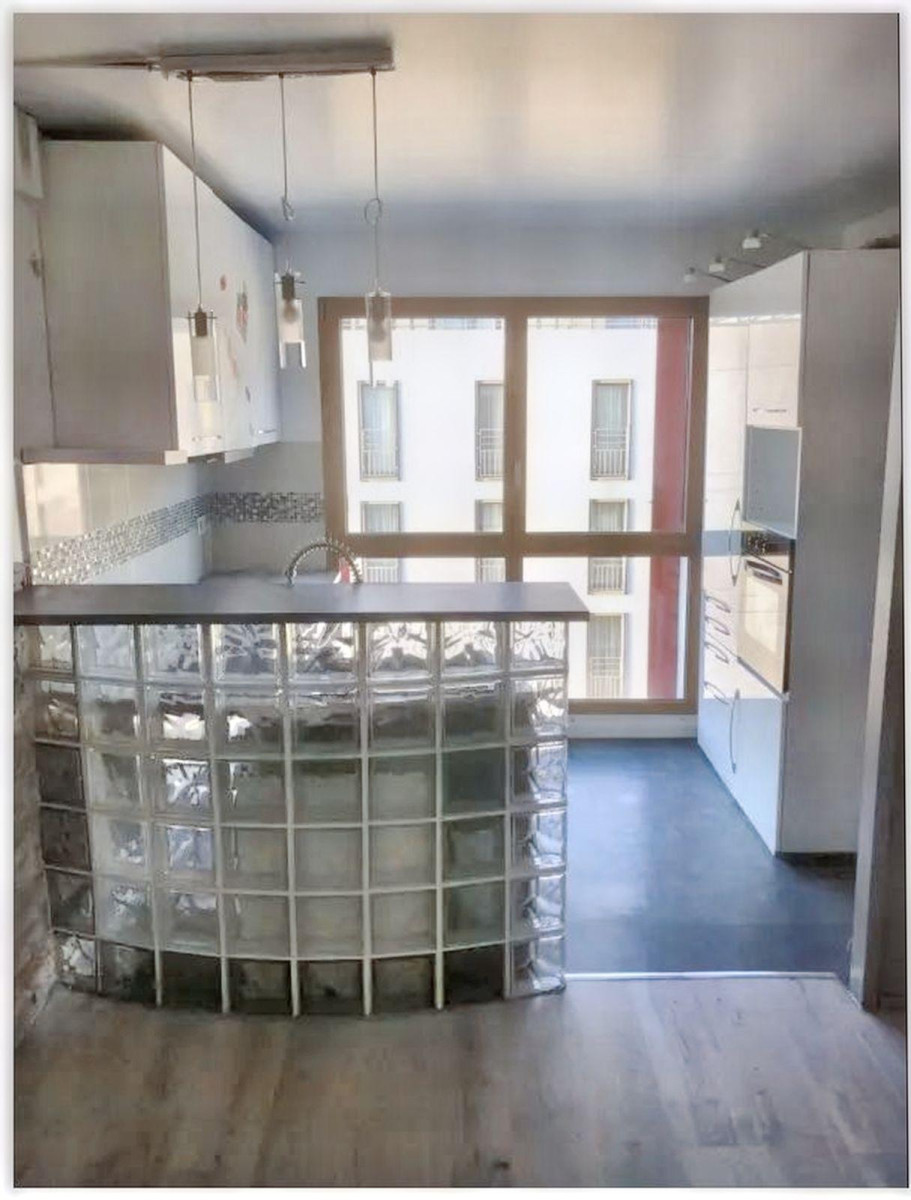 
                                                Location
                                                 Appartement 3 pièces dans une résidence standing