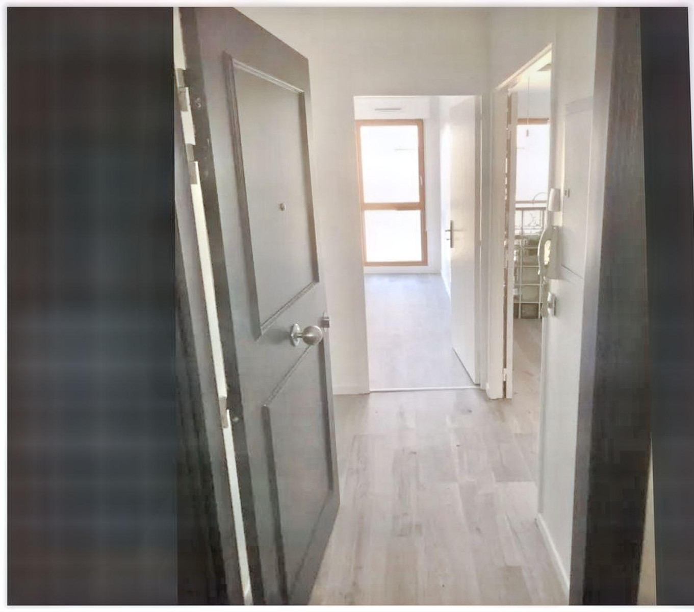 
                                                Location
                                                 Appartement 3 pièces dans une résidence standing
