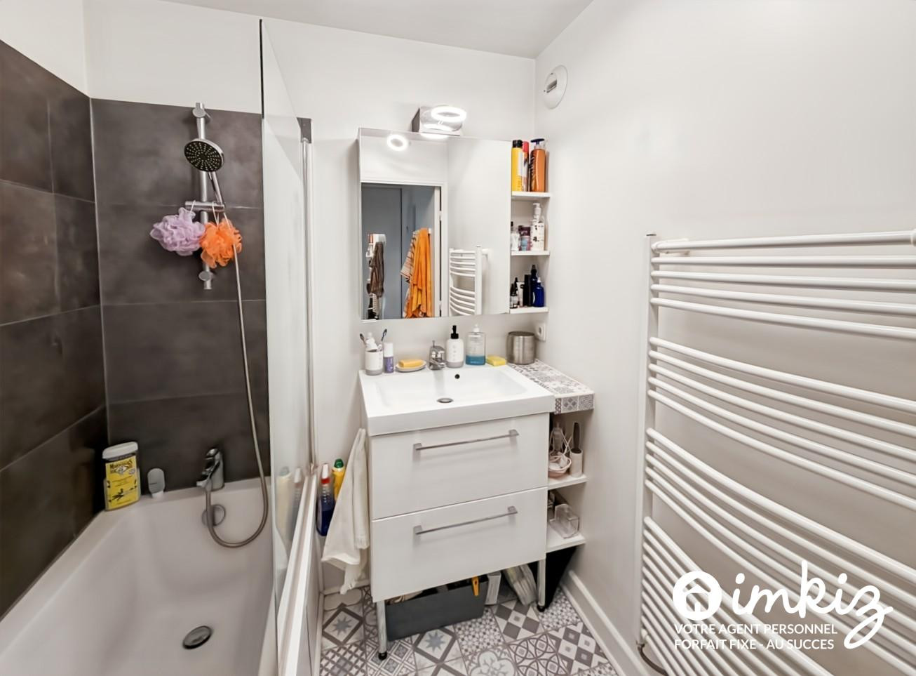 
                                                Vente
                                                 Appartement 3 pièces de 63m2, balcon, 2 parkings