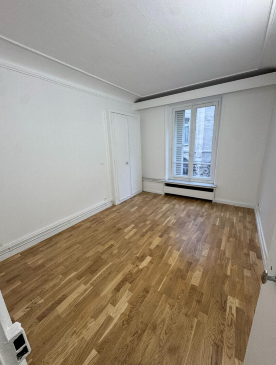 
                                                Location
                                                 Appartement 3 pièces de 65m2